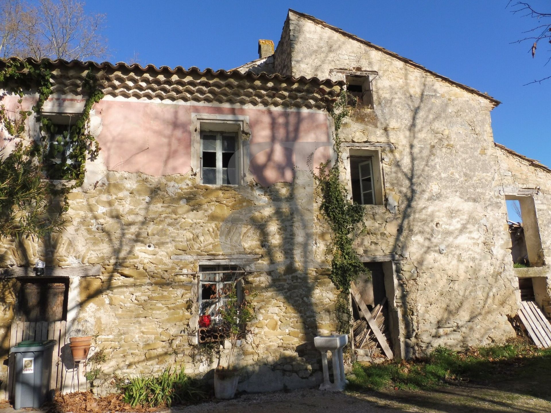 Annen i Pernes-les-Fontaines, Provence-Alpes-Côte d'Azur 10206134