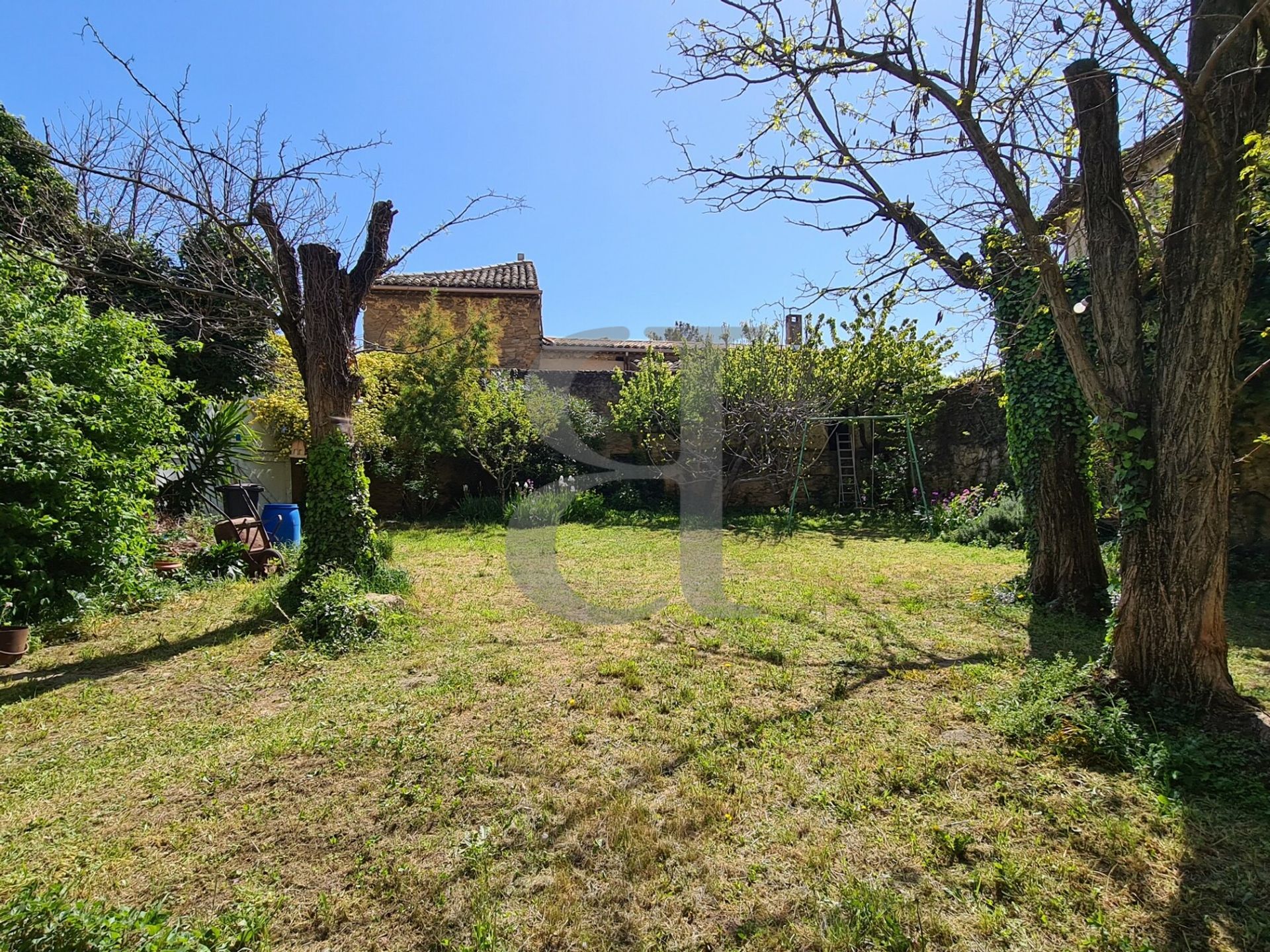 Talo sisään Sainte-Cécile-les-Vignes, Provence-Alpes-Côte d'Azur 10206140