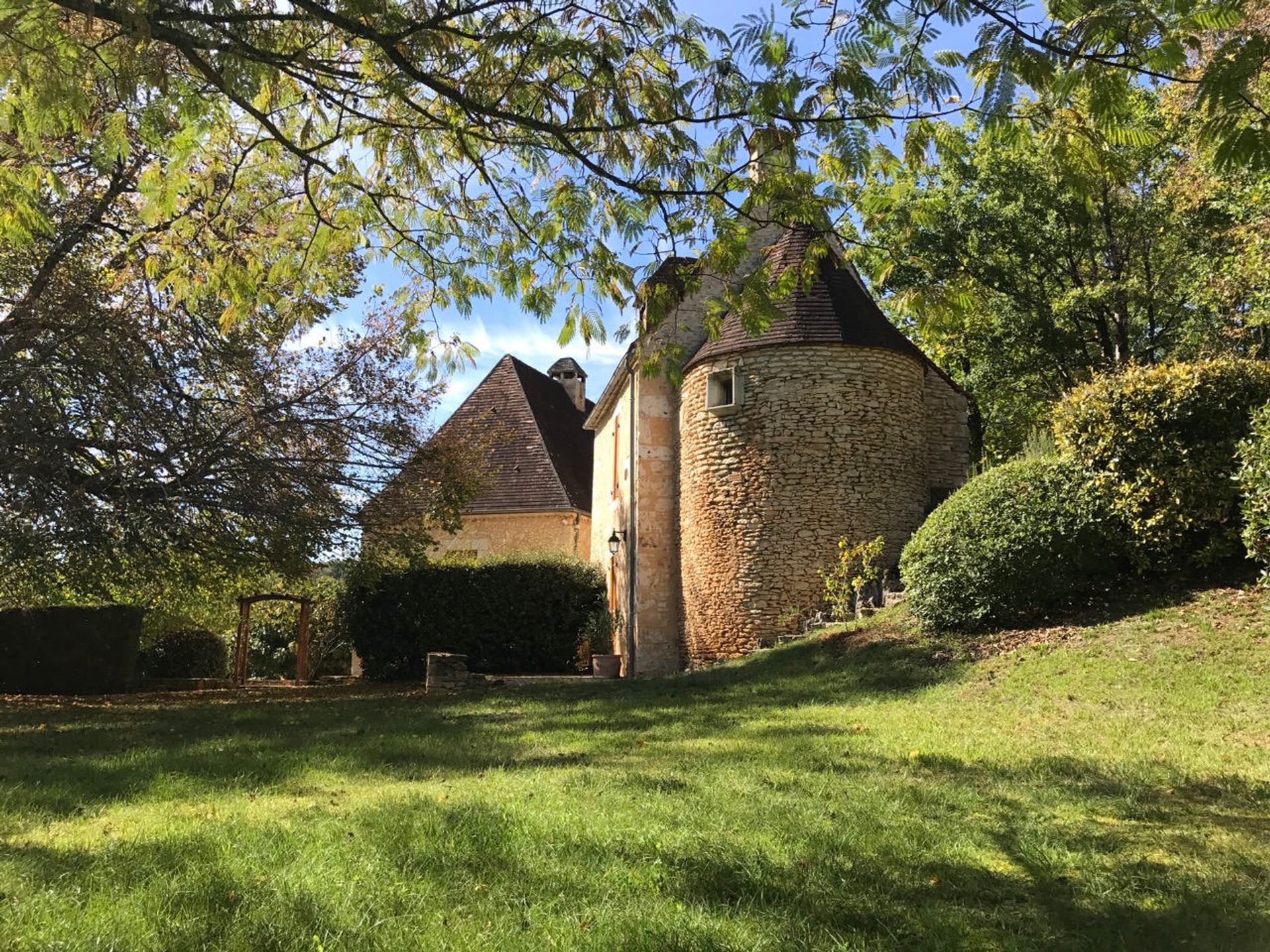 Будинок в Saint-Cyprien, Nouvelle-Aquitaine 10206195