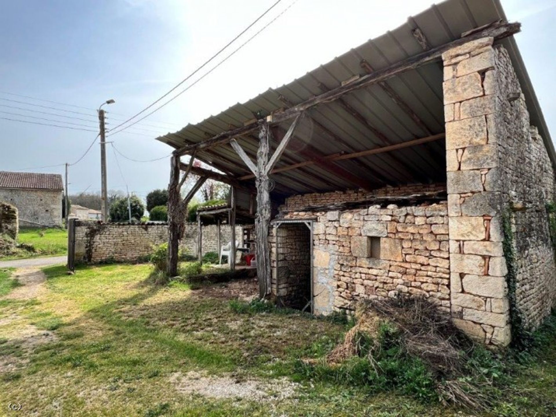 House in Confolens, Nouvelle-Aquitaine 10206229