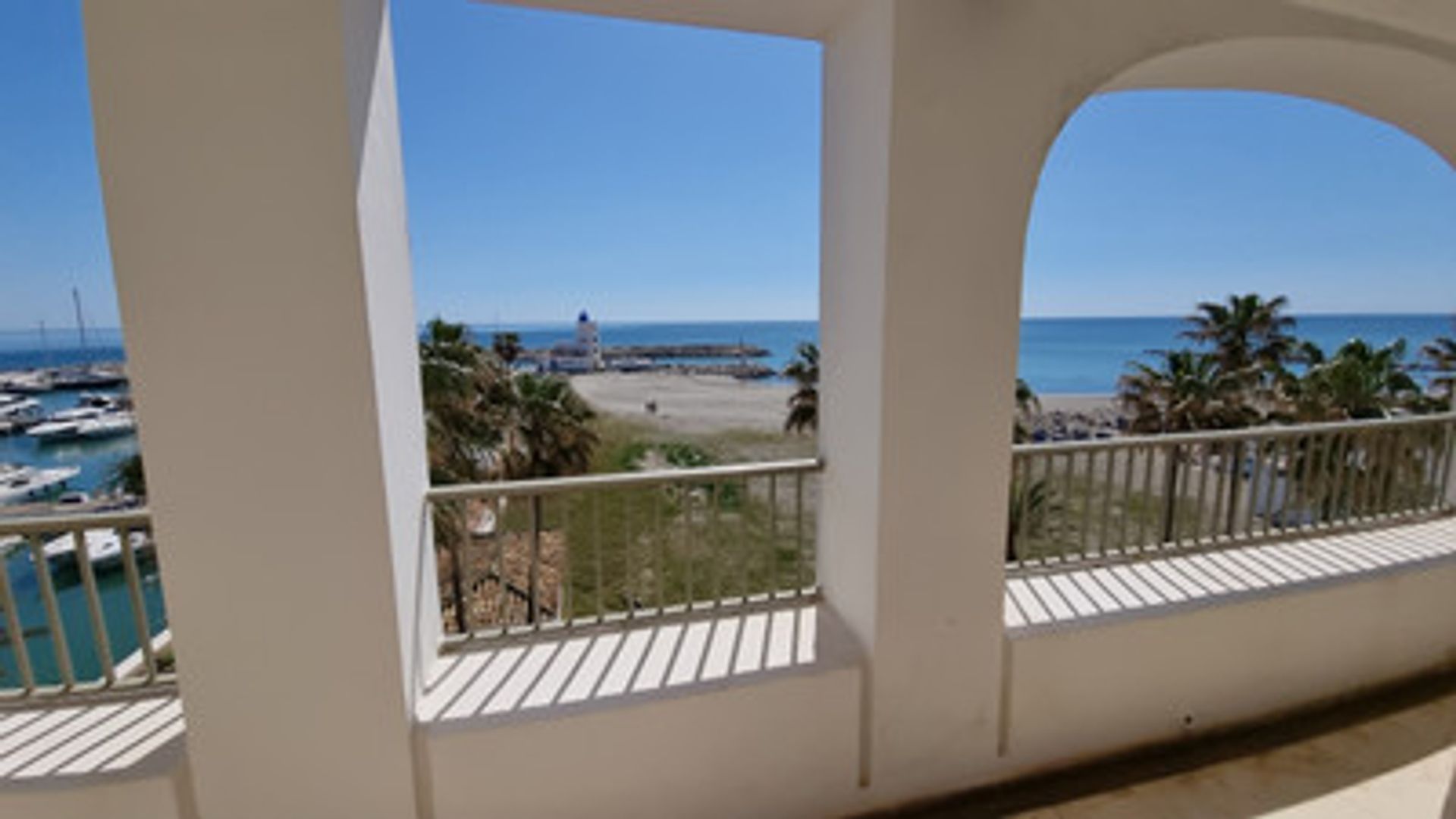 Condominio nel Puerto de la Duquesa, Andalusia 10206263