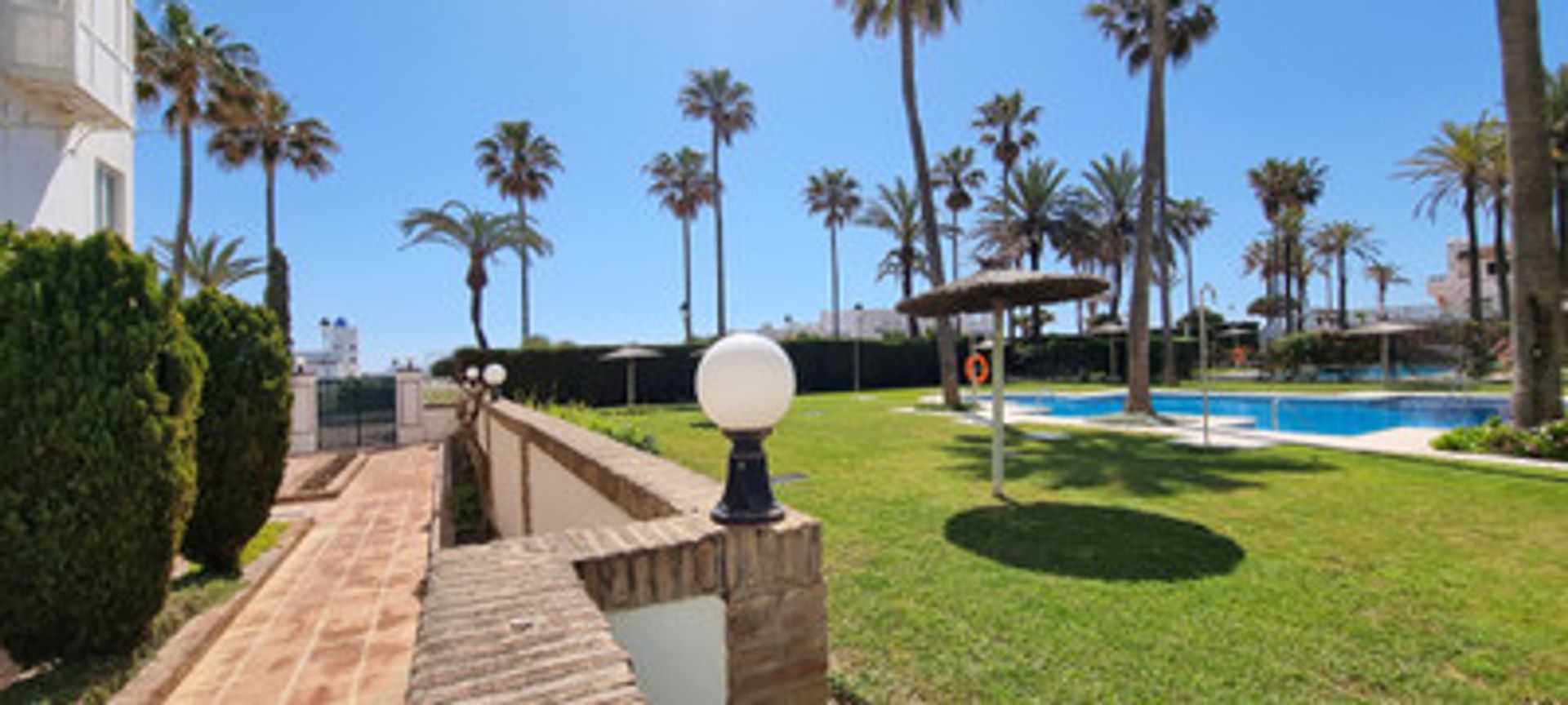 Condominium in Puerto de la Duquesa, Andalusia 10206263