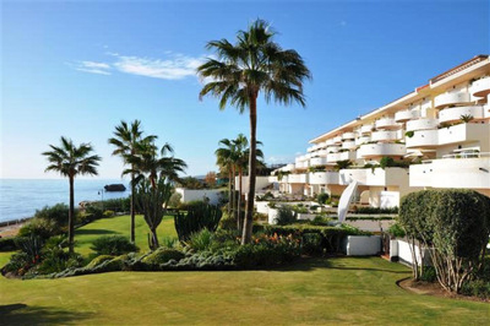 公寓 在 Estepona, Andalusia 10206301