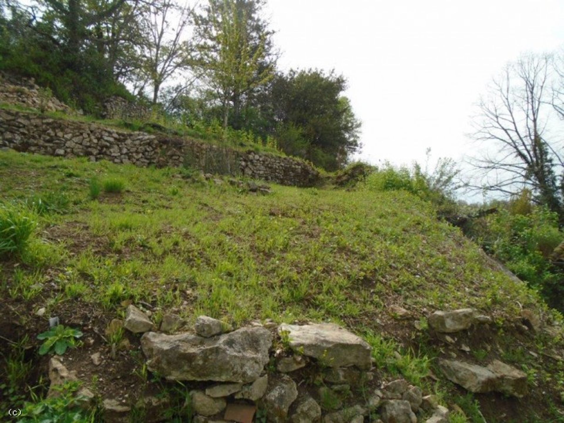 بيت في Nanteuil-en-Vallée, Nouvelle-Aquitaine 10206927