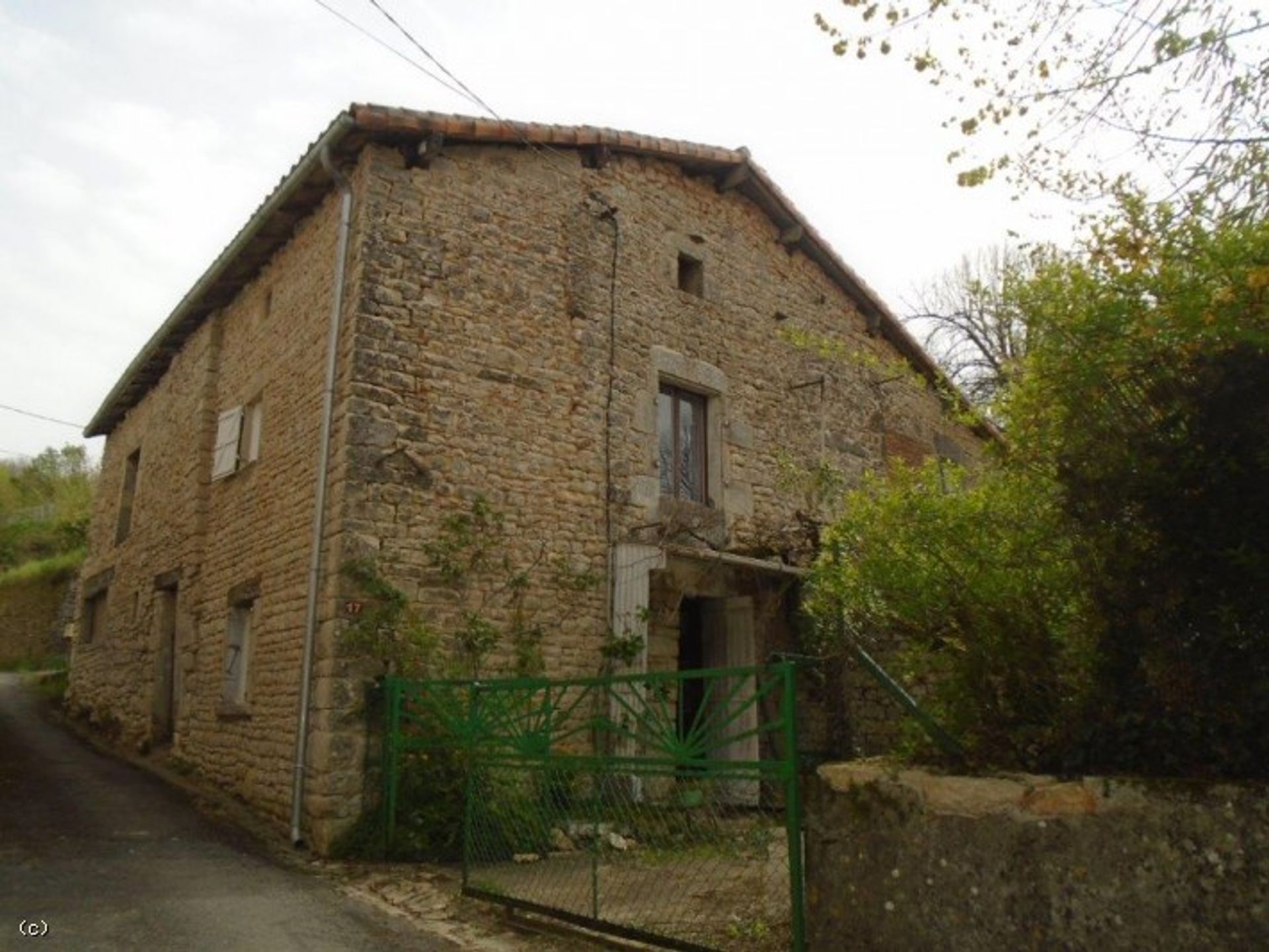 Hus i Nanteuil-en-Vallee, Nouvelle-Aquitaine 10206927