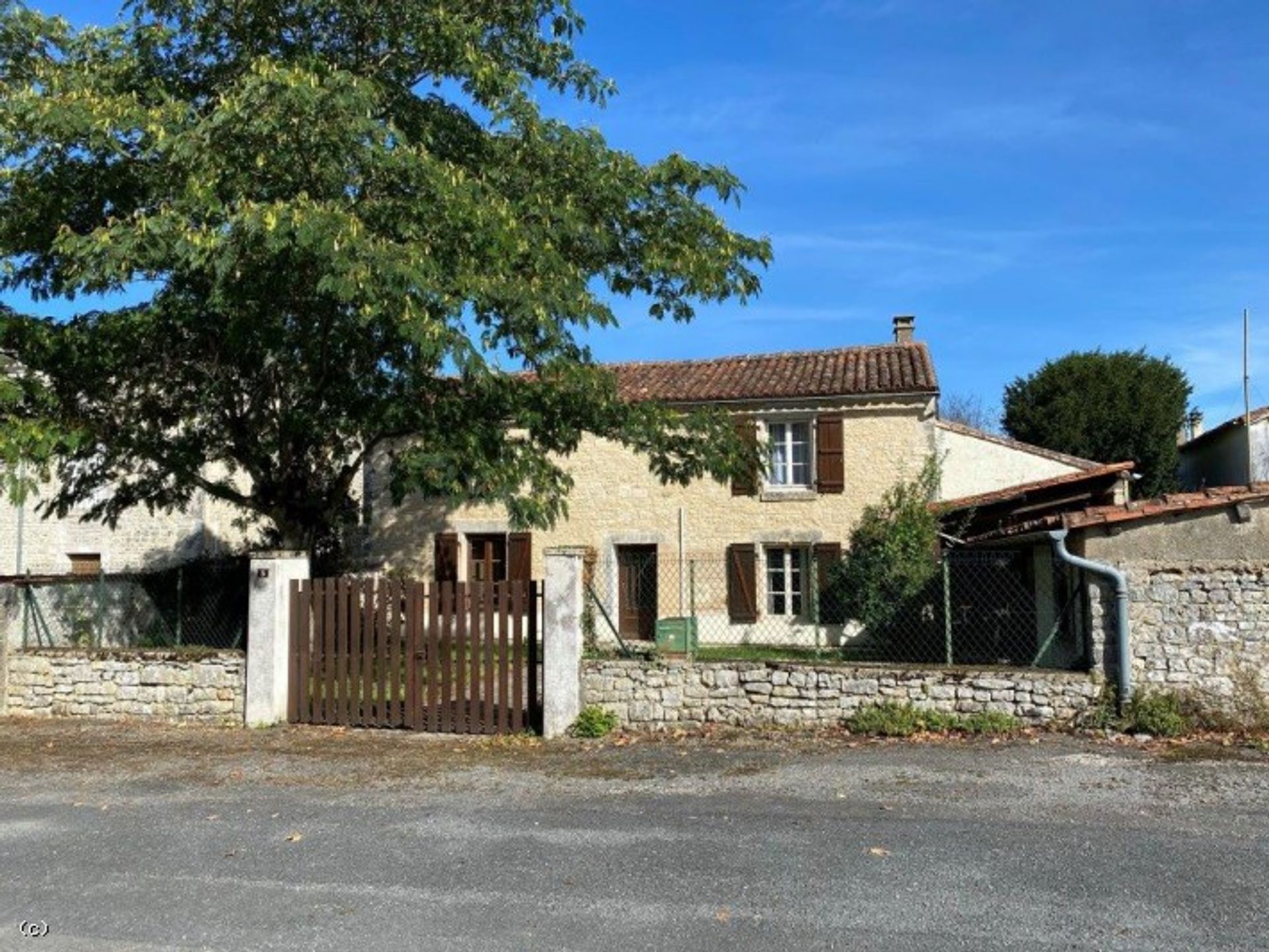 Rumah di Cellefrouin, Nouvelle-Aquitaine 10206942