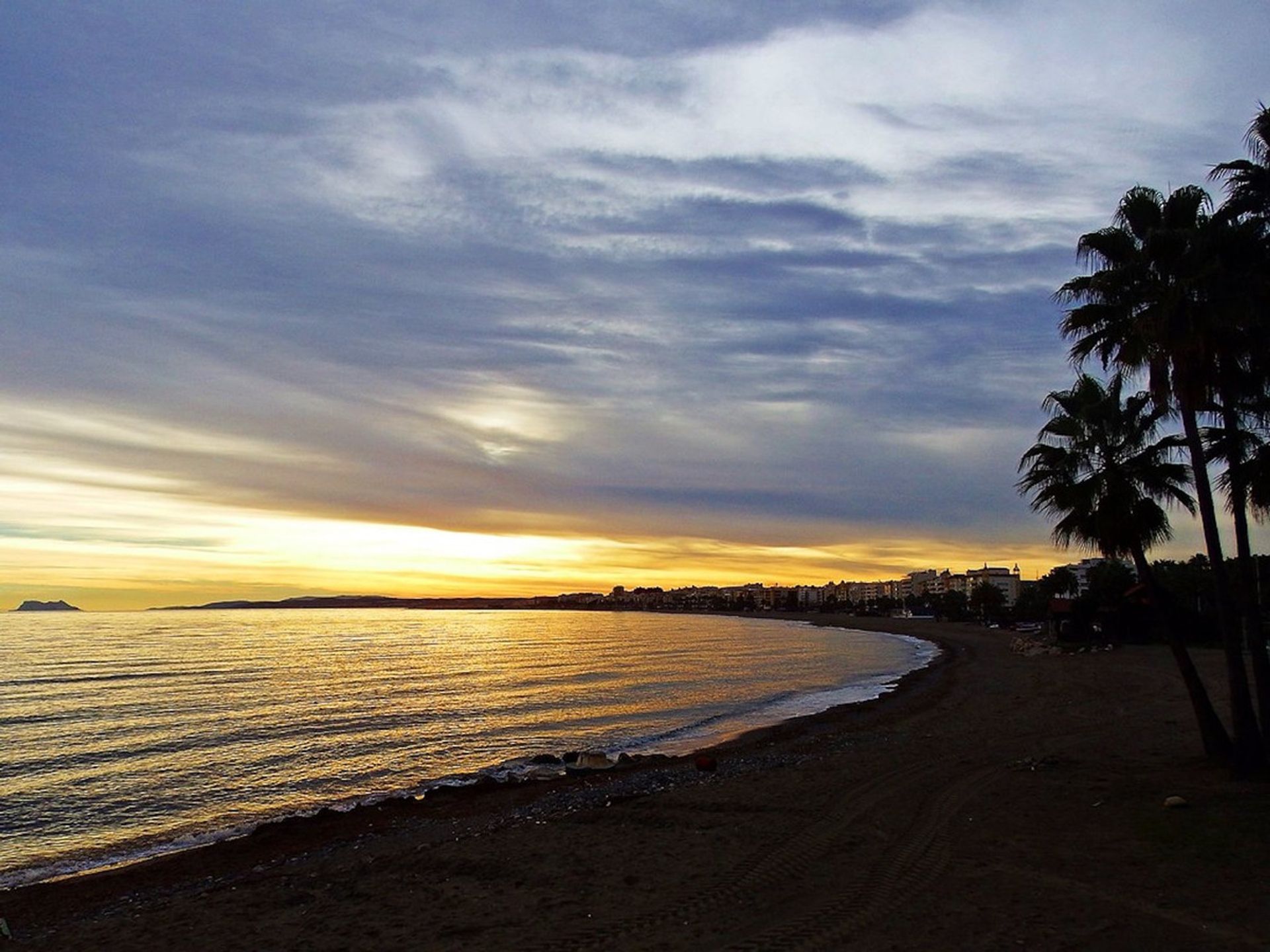 Condominium in Estepona, Andalucía 10207019