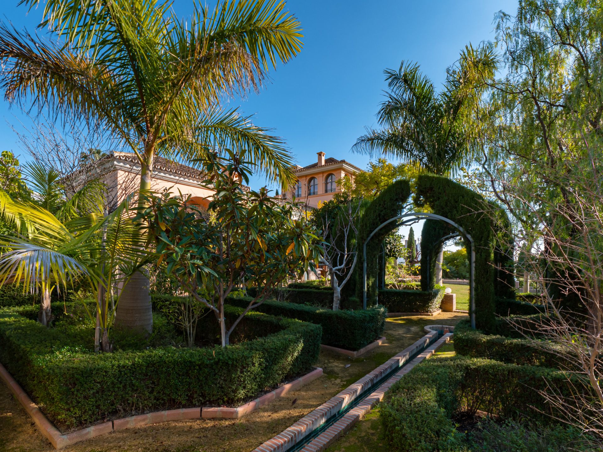 House in Benahavís, Andalucía 10207387