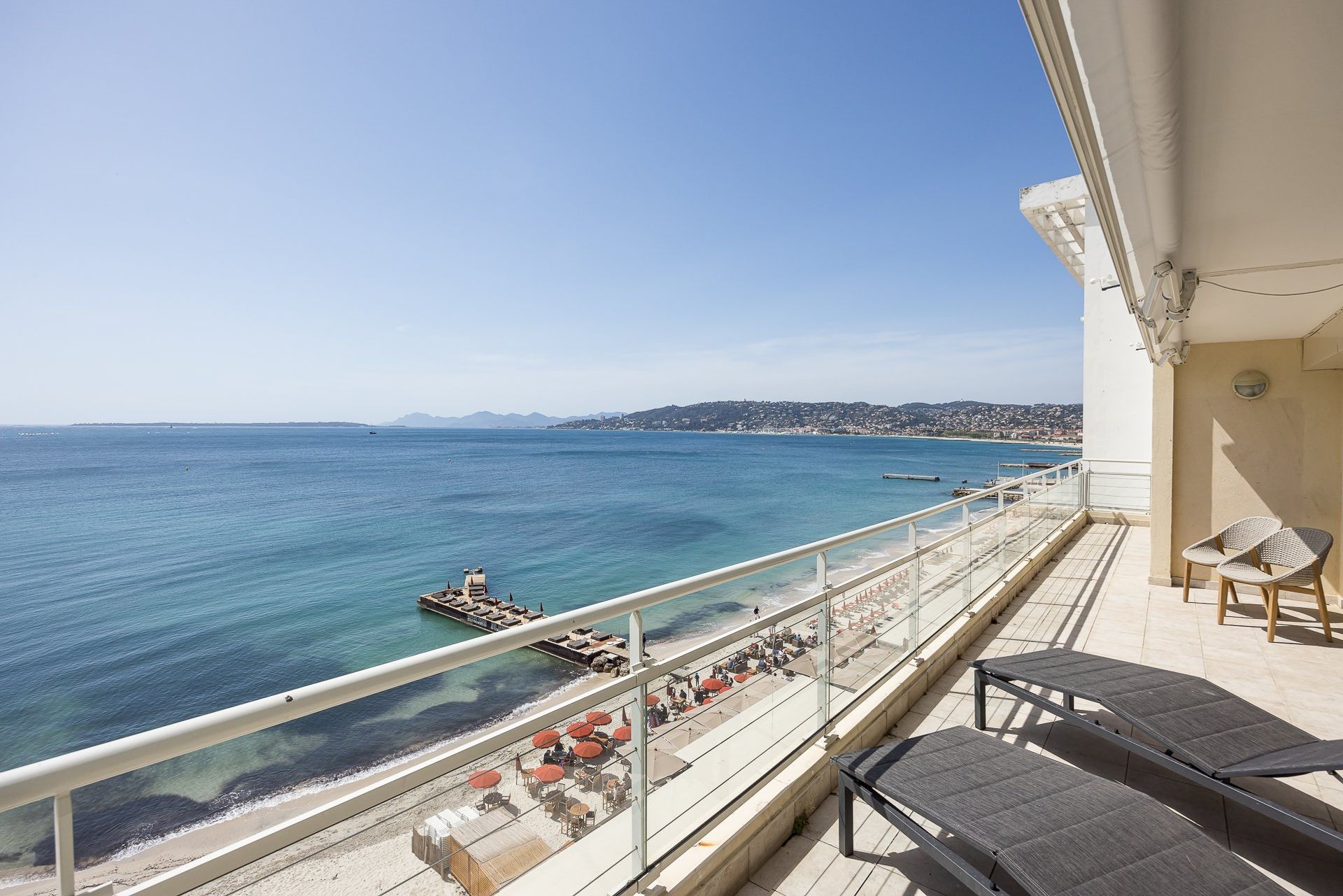 Condominium dans Juan les Pins, Provence-Alpes-Côte d'Azur 10207528