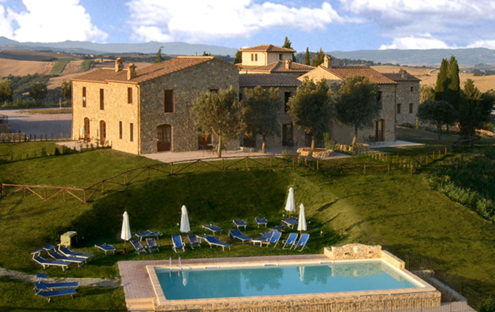 rumah dalam San Giovanni d'Asso, Tuscany 10208784