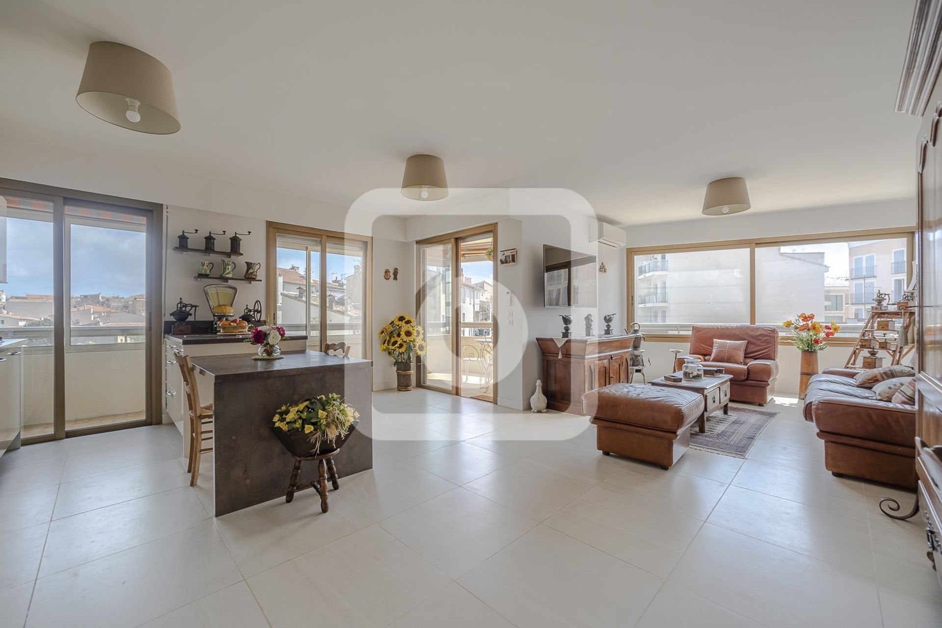 Condominium in Antibes, Provence-Alpes-Côte d'Azur 10208967