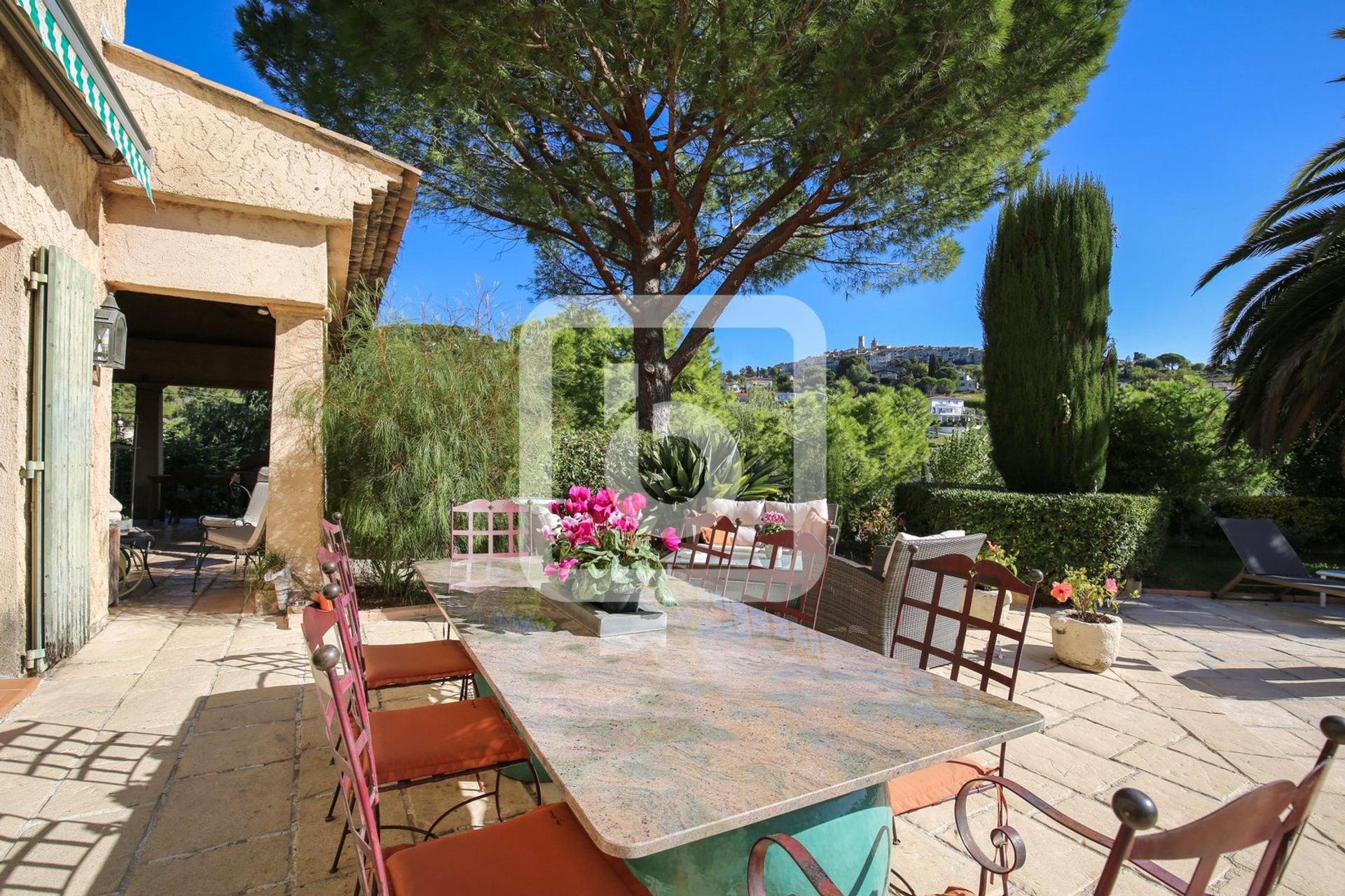 σπίτι σε Saint Paul de Vence, Provence-Alpes-Côte d'Azur 10208975