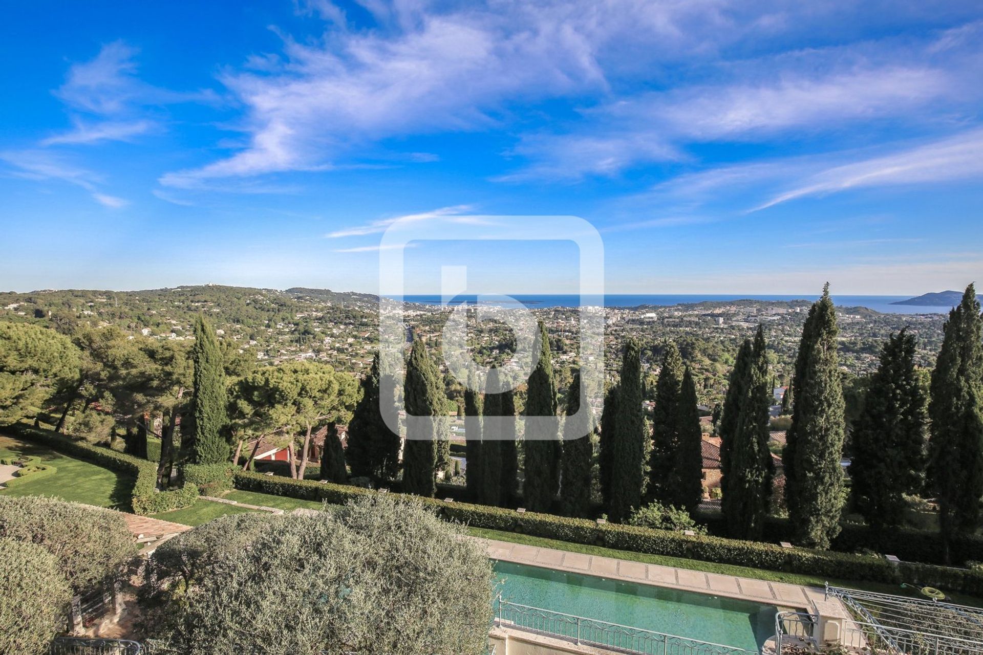 House in Mougins, Provence-Alpes-Côte d'Azur 10208980