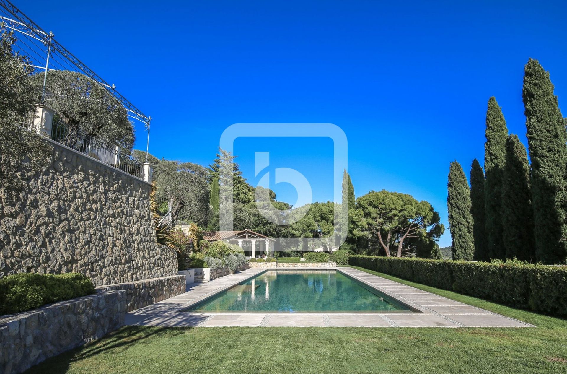 House in Mougins, Provence-Alpes-Côte d'Azur 10208980