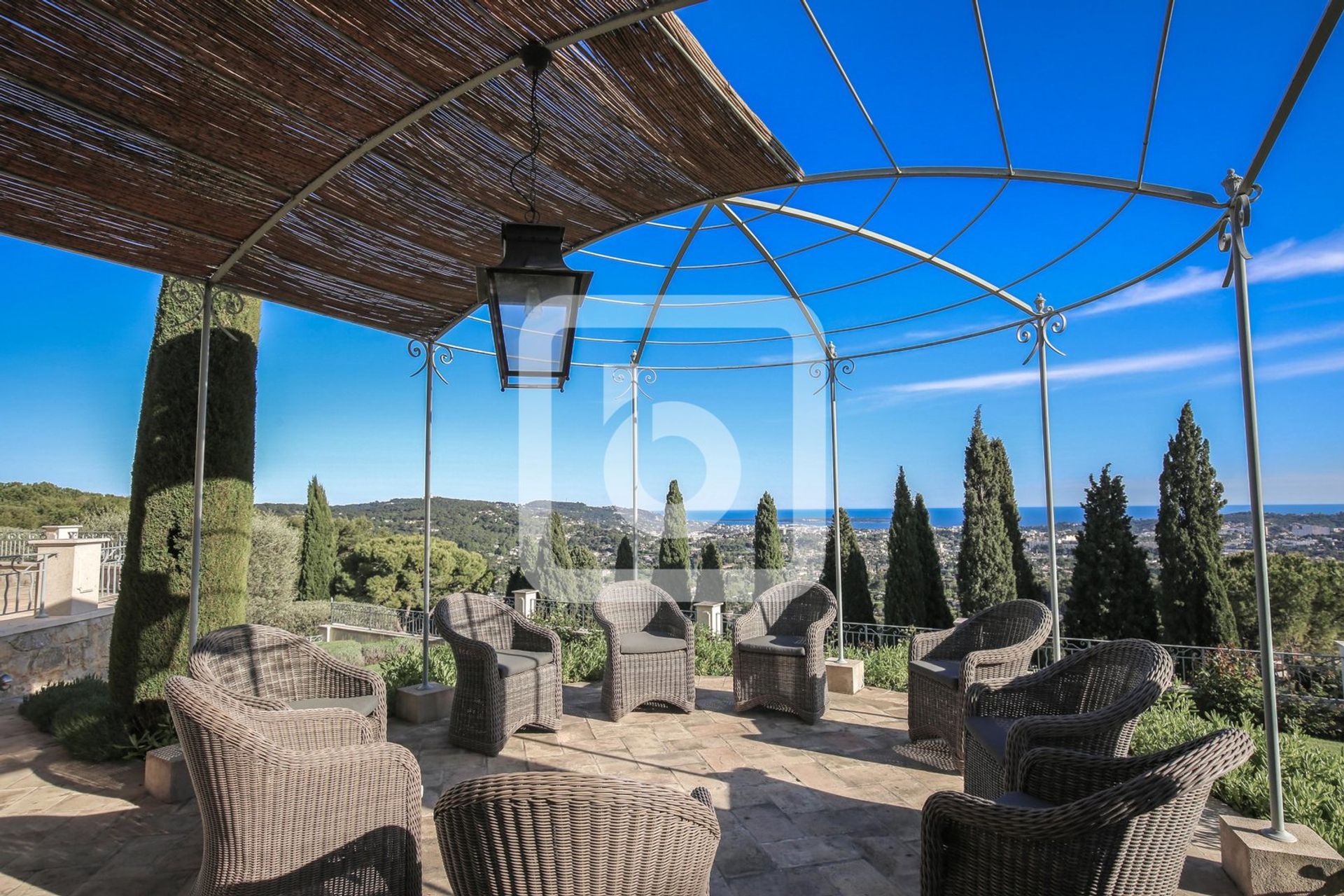 House in Mougins, Provence-Alpes-Côte d'Azur 10208980