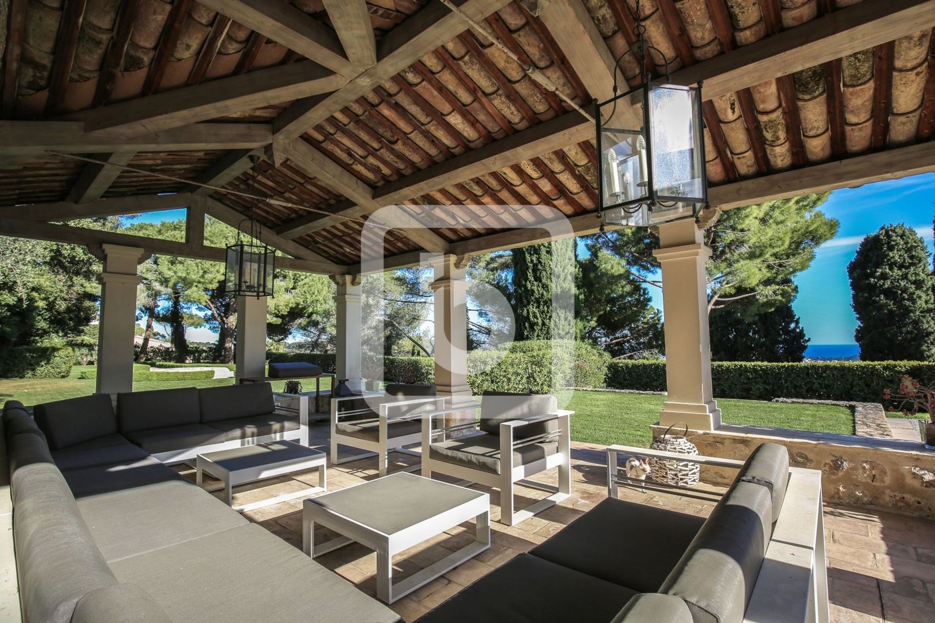 House in Mougins, Provence-Alpes-Côte d'Azur 10208980