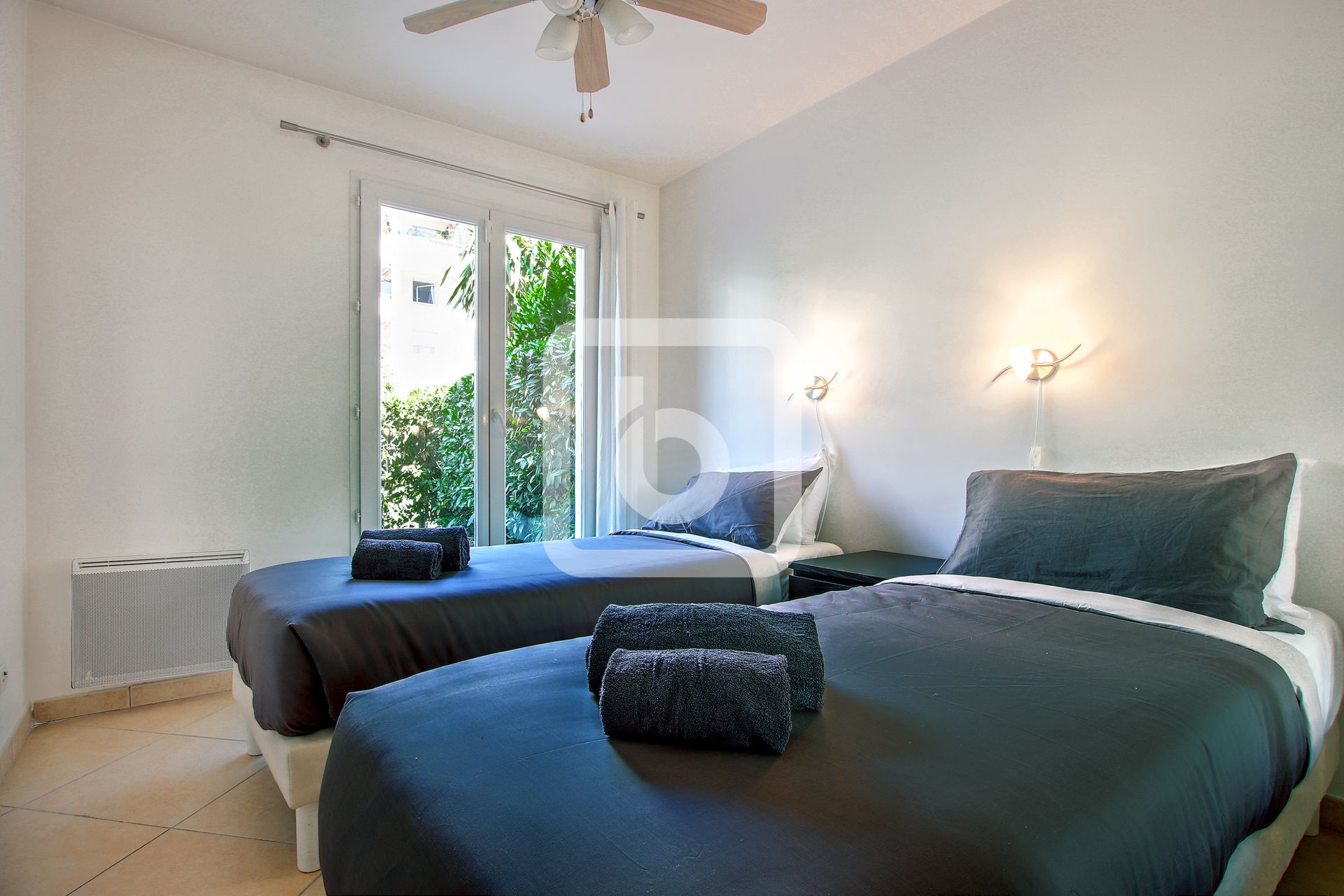 Condominium in Juan-les-Pins, Provence-Alpes-Cote d'Azur 10209016