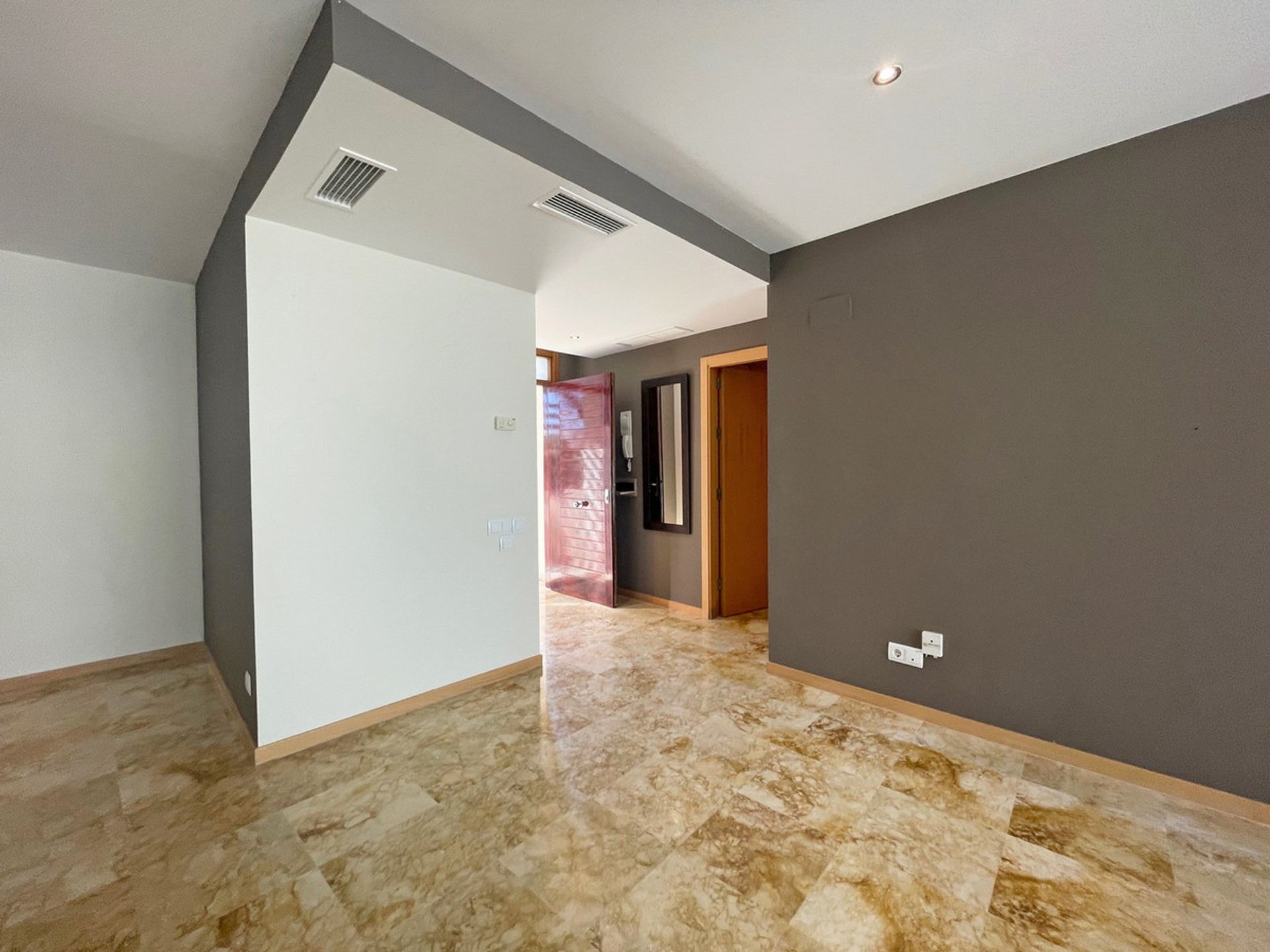 Condominium in Espinosa de los Monteros, Castille-Leon 10209598