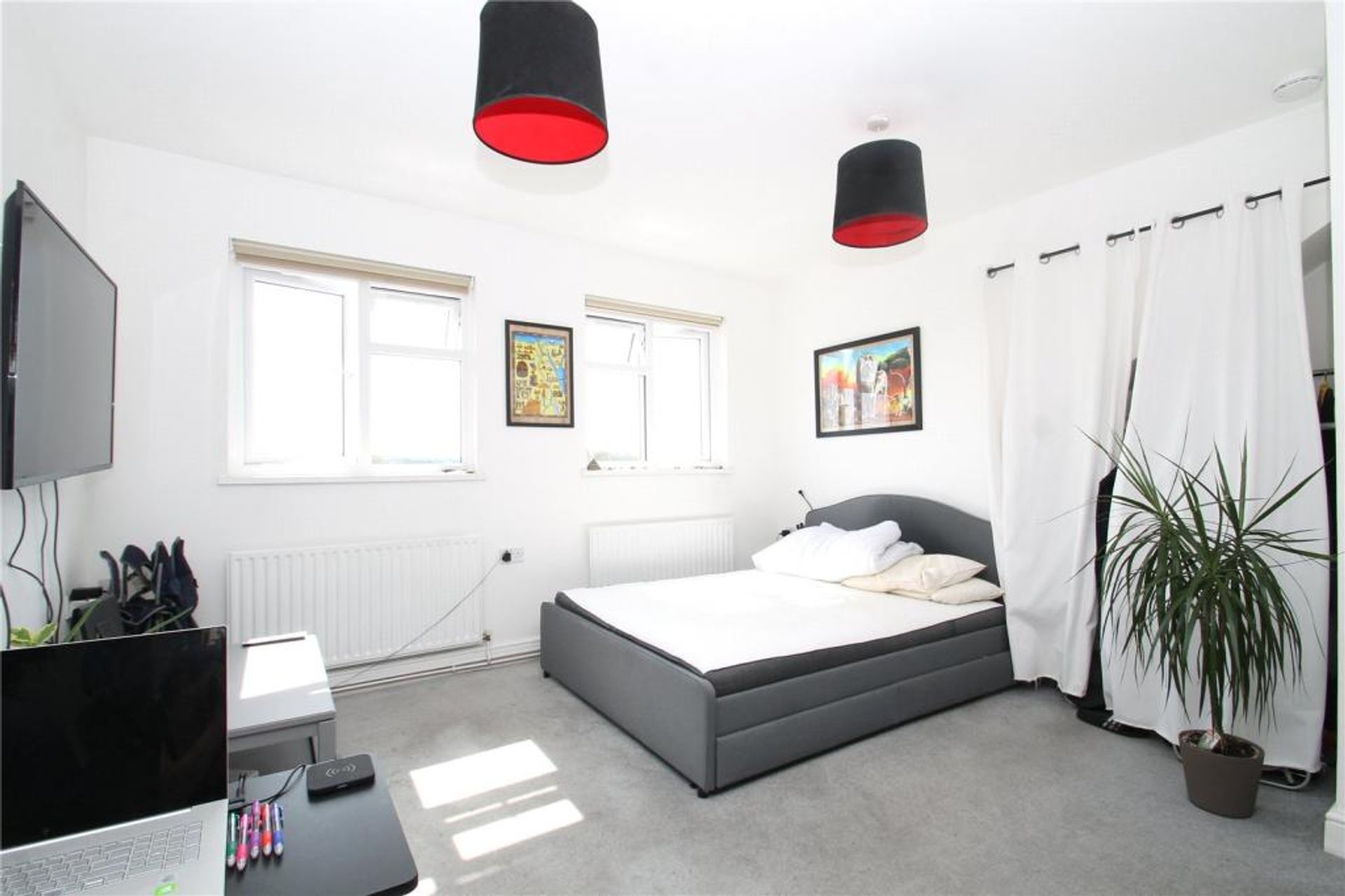 Condominium in Elmers Einde, Bromley 10210536