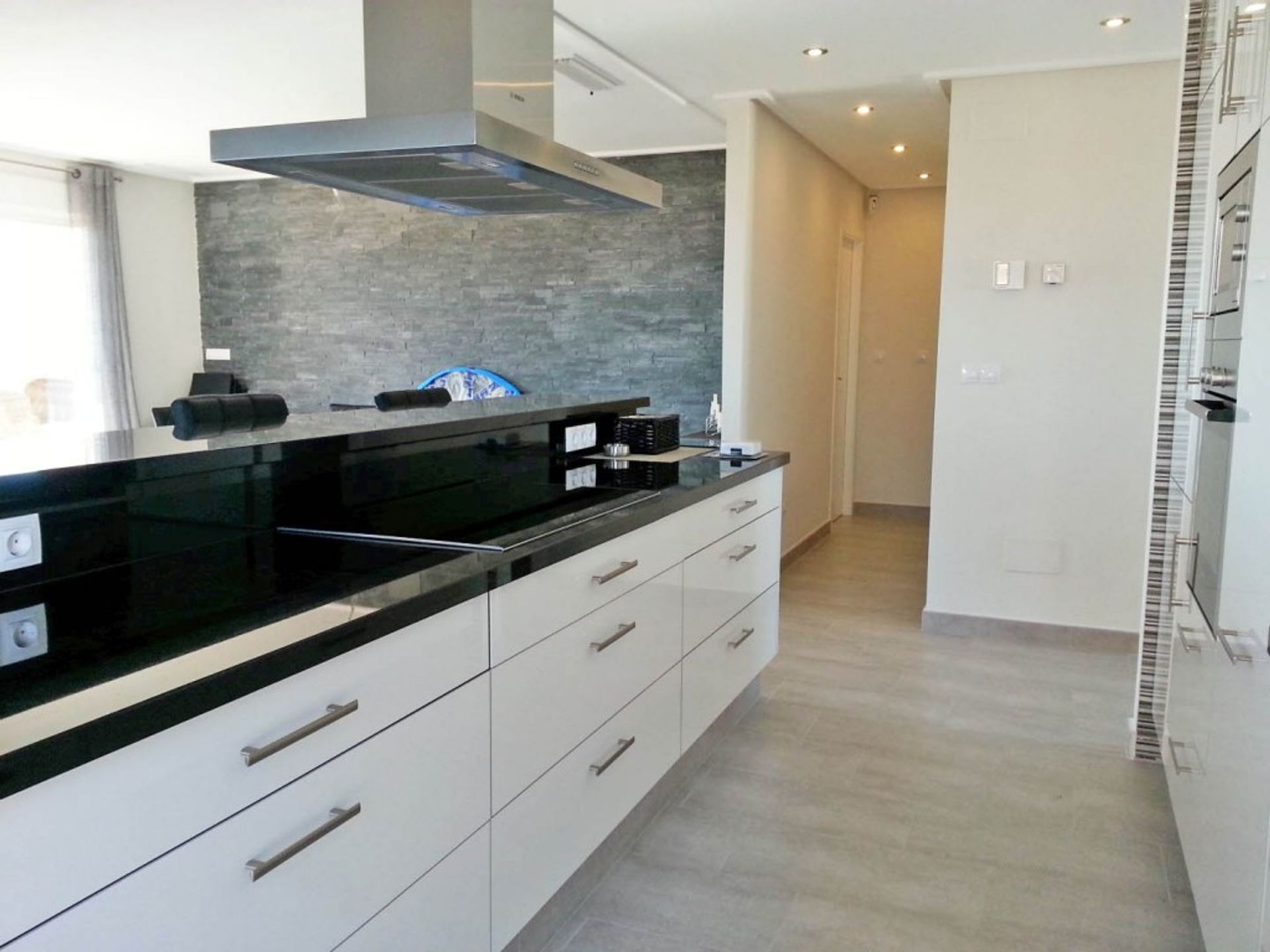 Condominium in Alicante (Alacant), Comunidad Valenciana 10211424