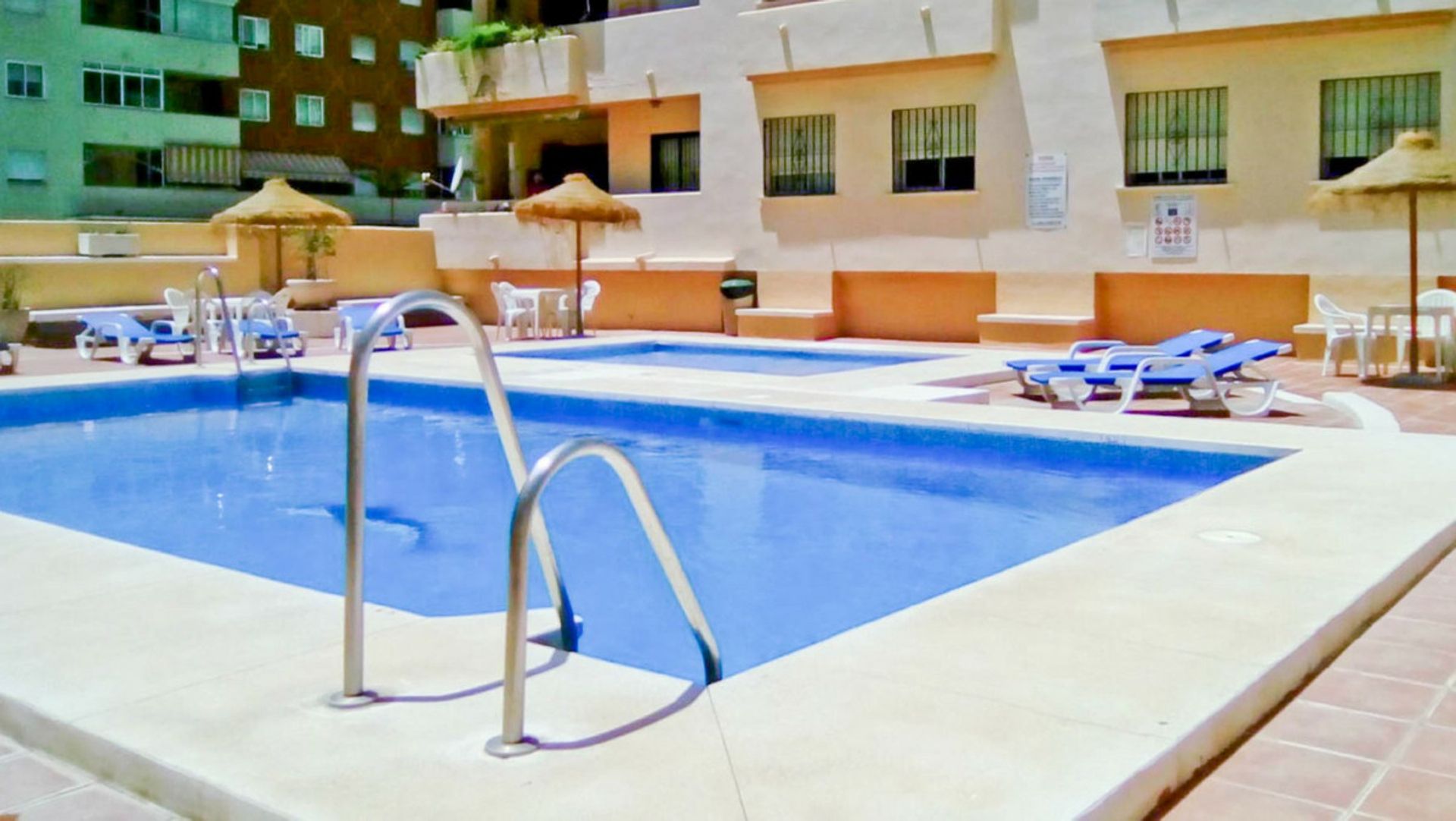 Condominio en Fuengirola, Andalucía 10211950