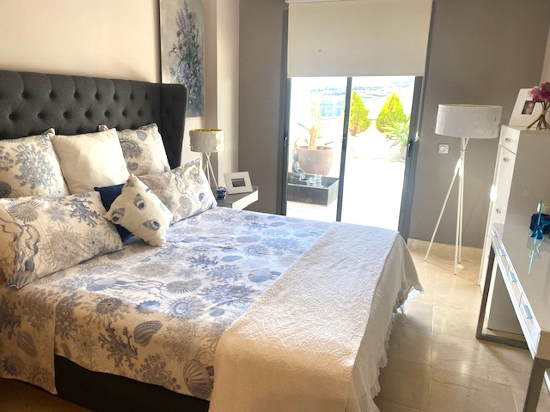 Condominium in Marbella, Andalucía 10212245