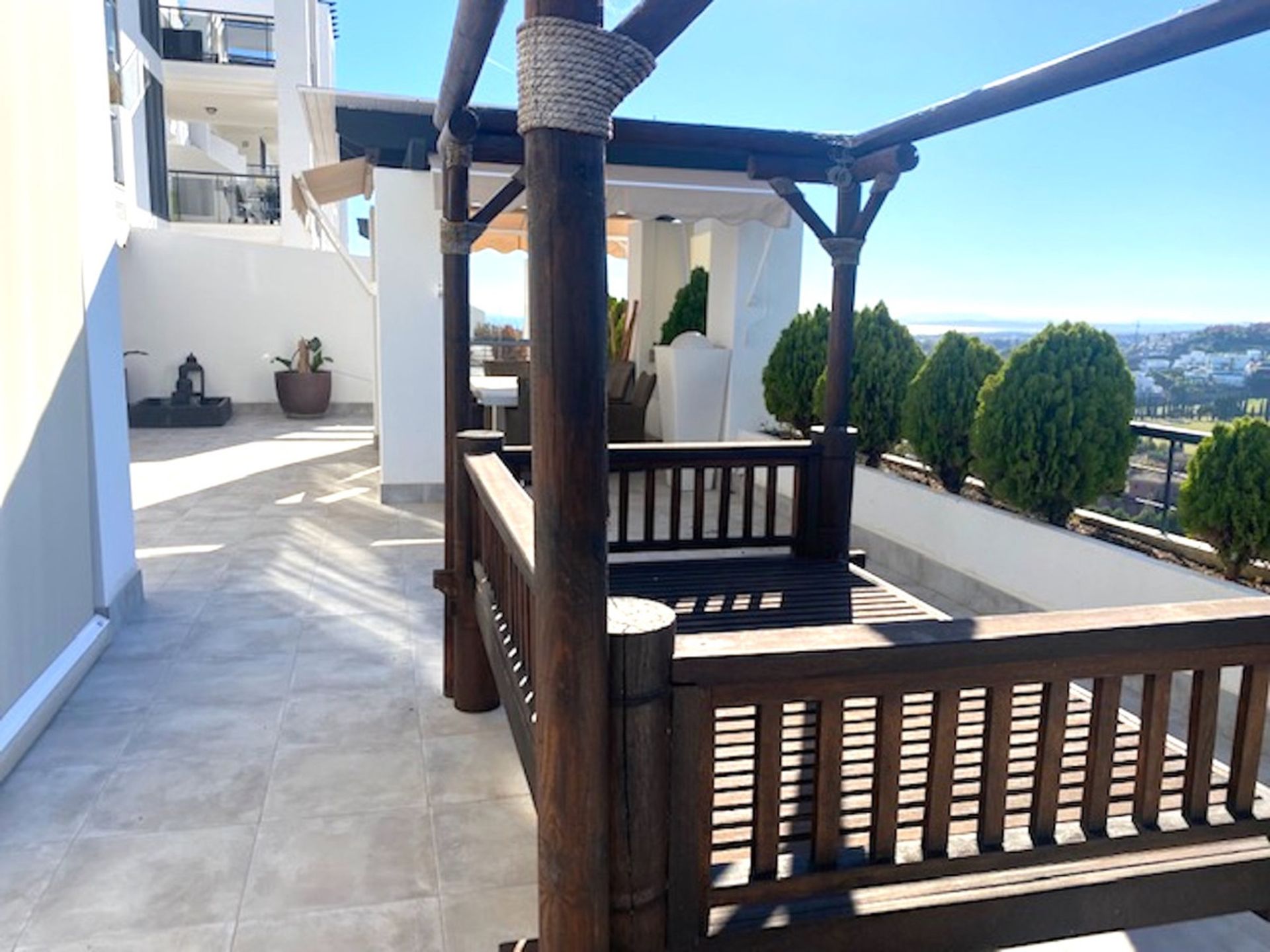 Condominium in Marbella, Andalucía 10212245