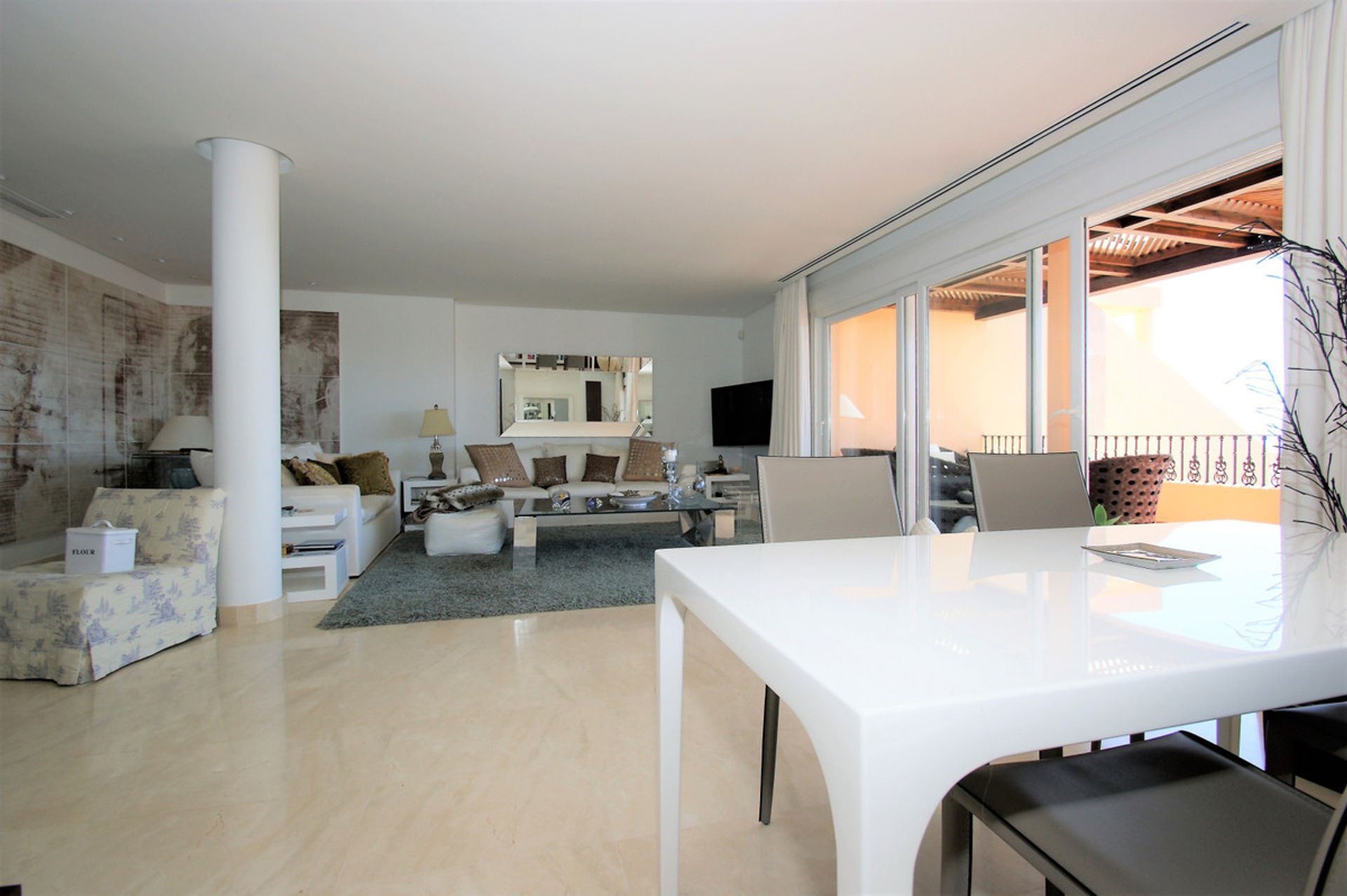 Condominium in Marbella, Andalucía 10212263