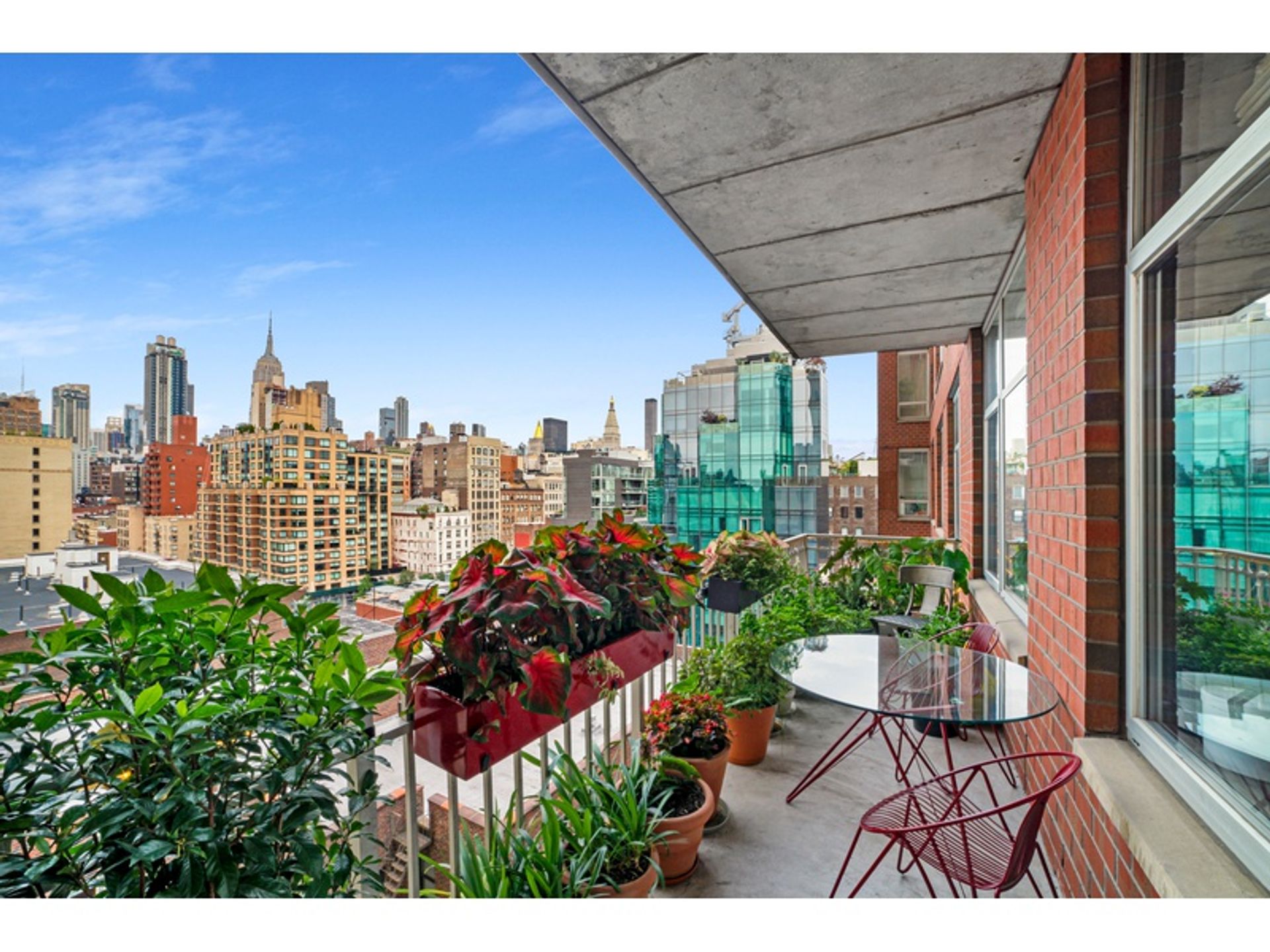 Condominium in New York, New York 10212700