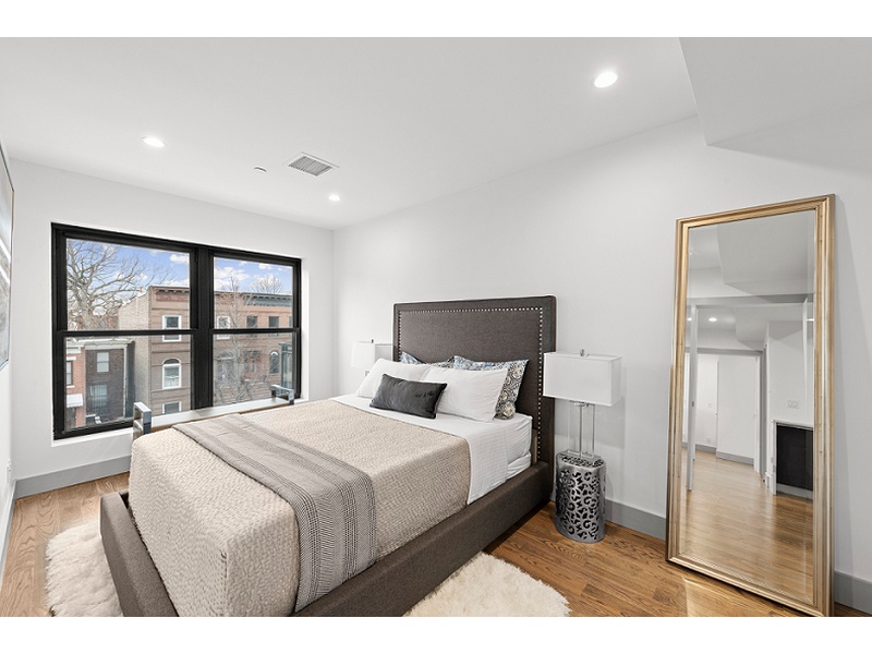 Condominium in , New York 10213362