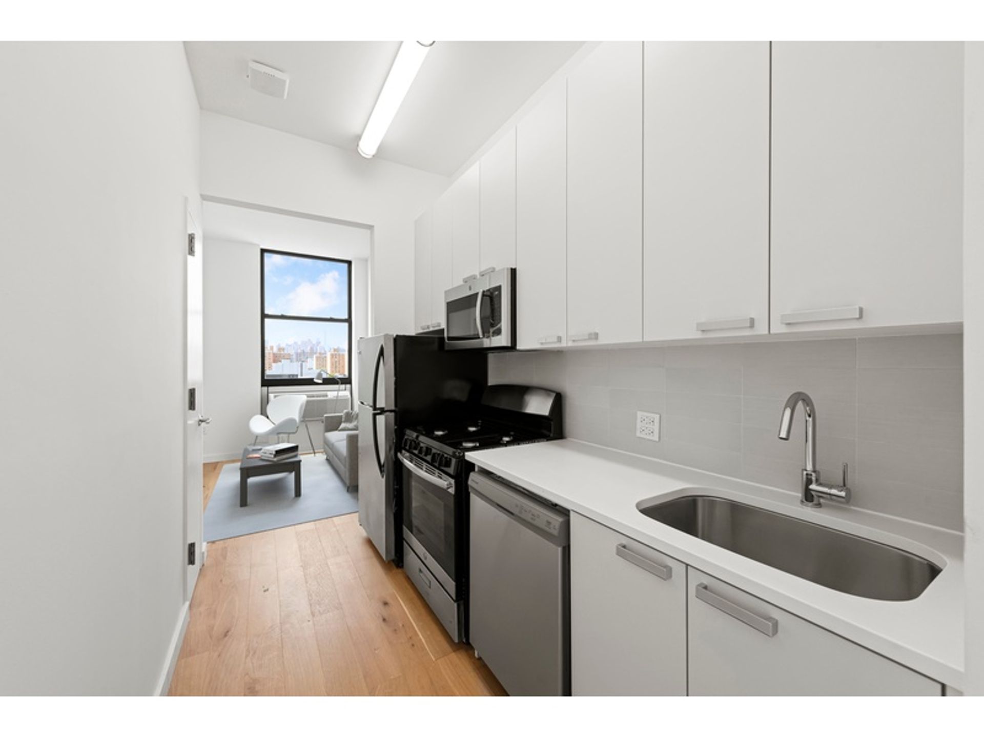 Condominium in New York, New York 10213449