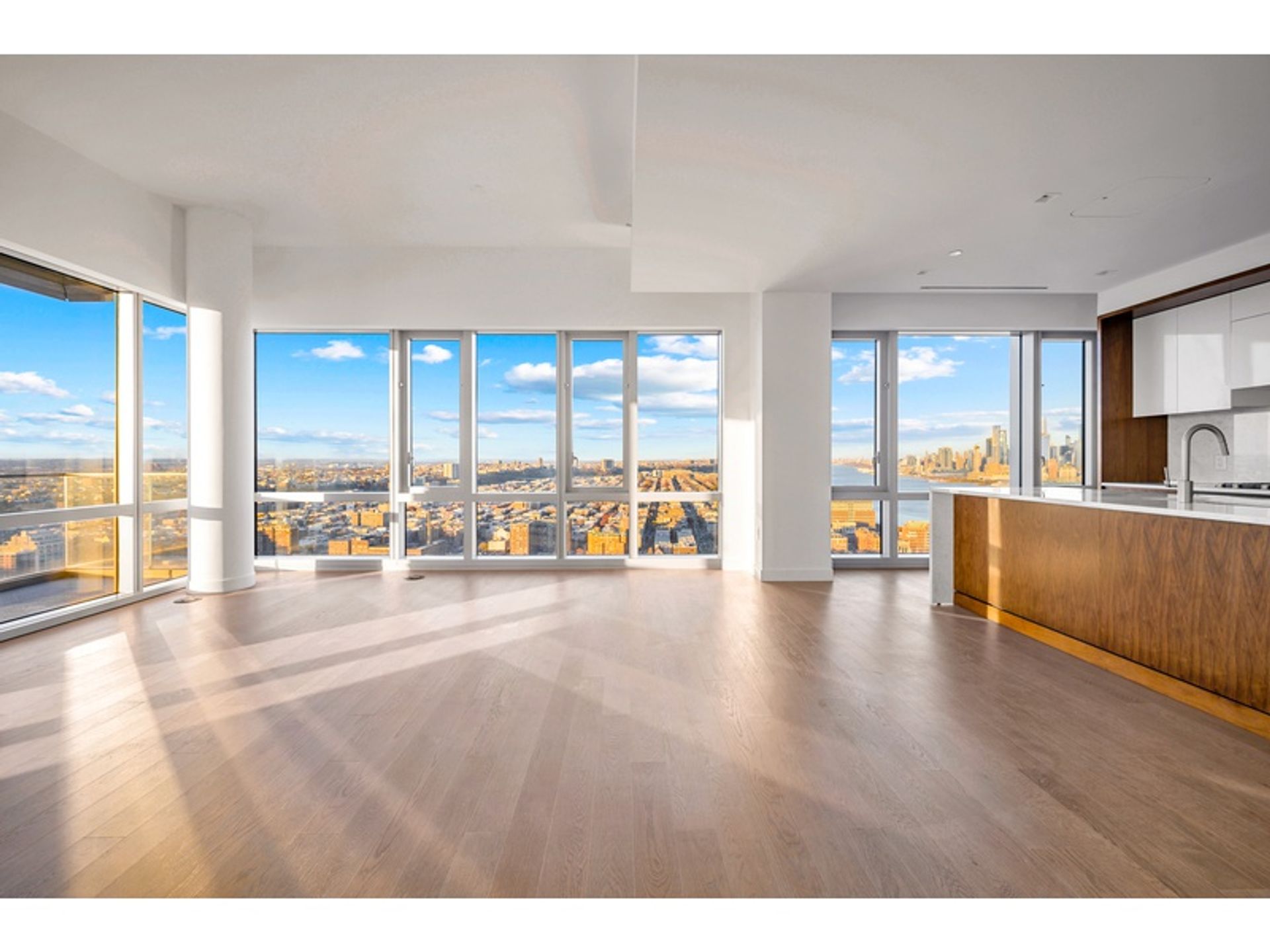 Condominium in Jersey City, New Jersey 10213684