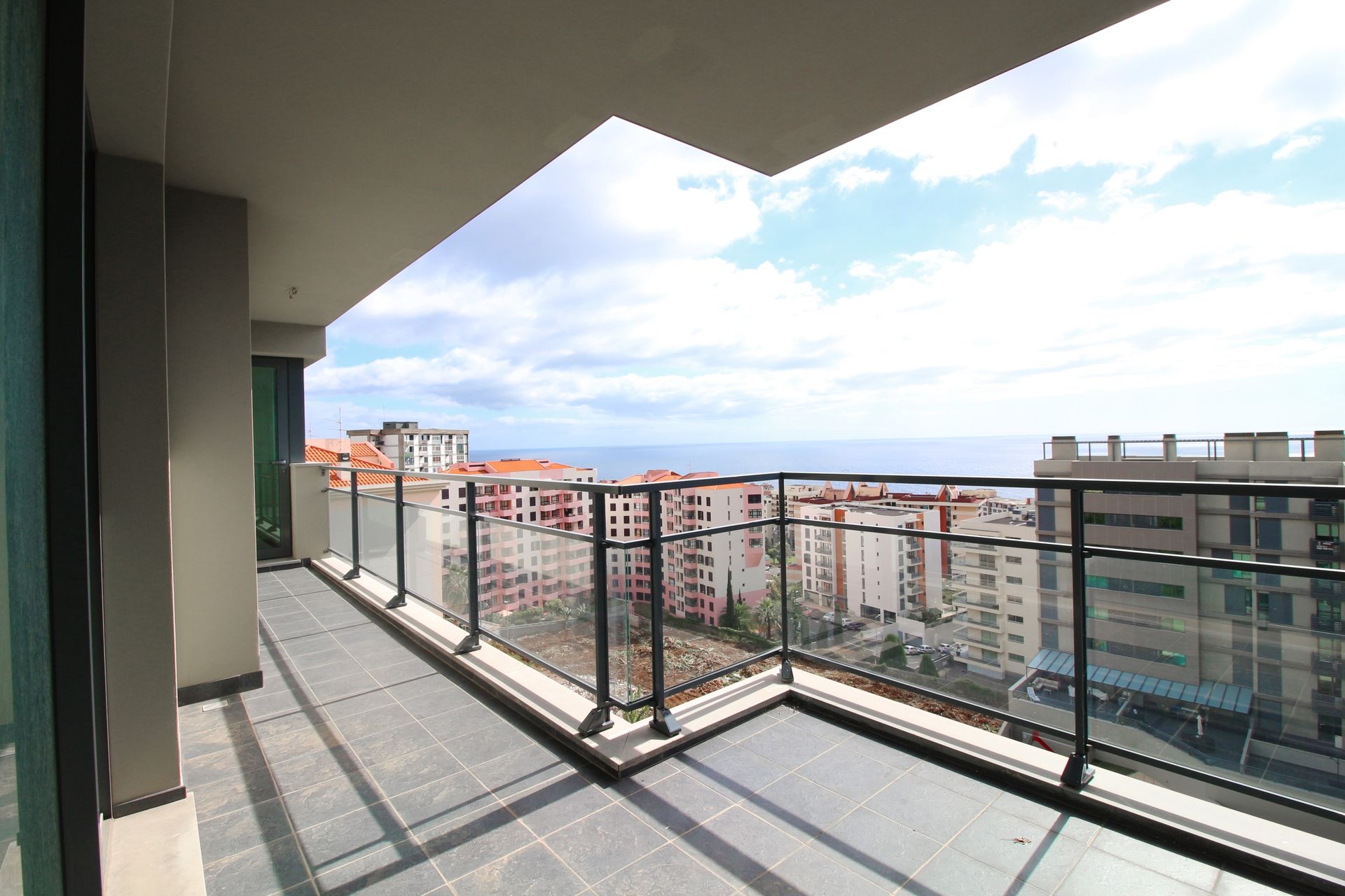 Condominium in Santo Antonio, Avenida Mário Soares 10214173