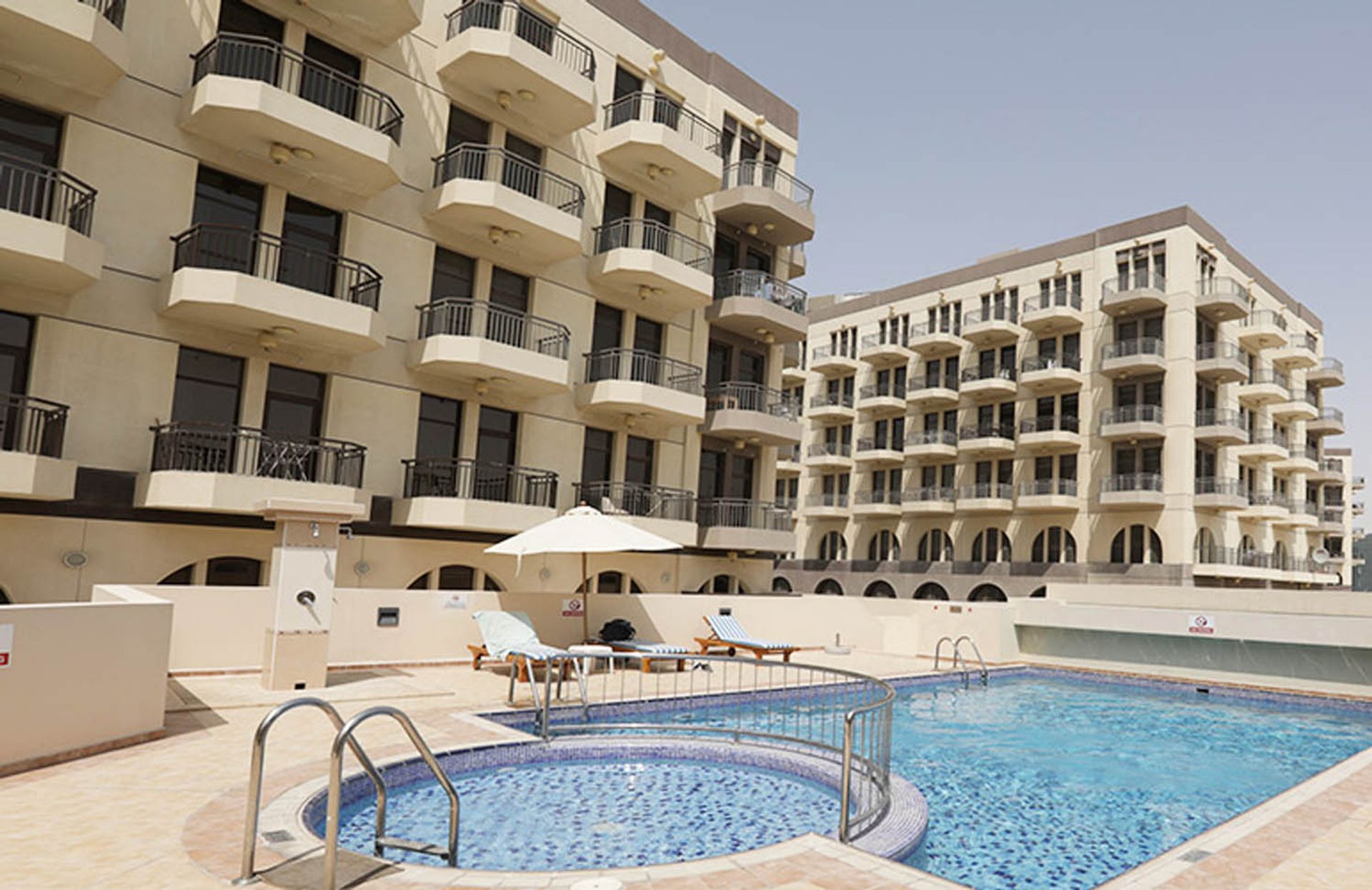 Condominium dans Warisan, Dubaï 10214808