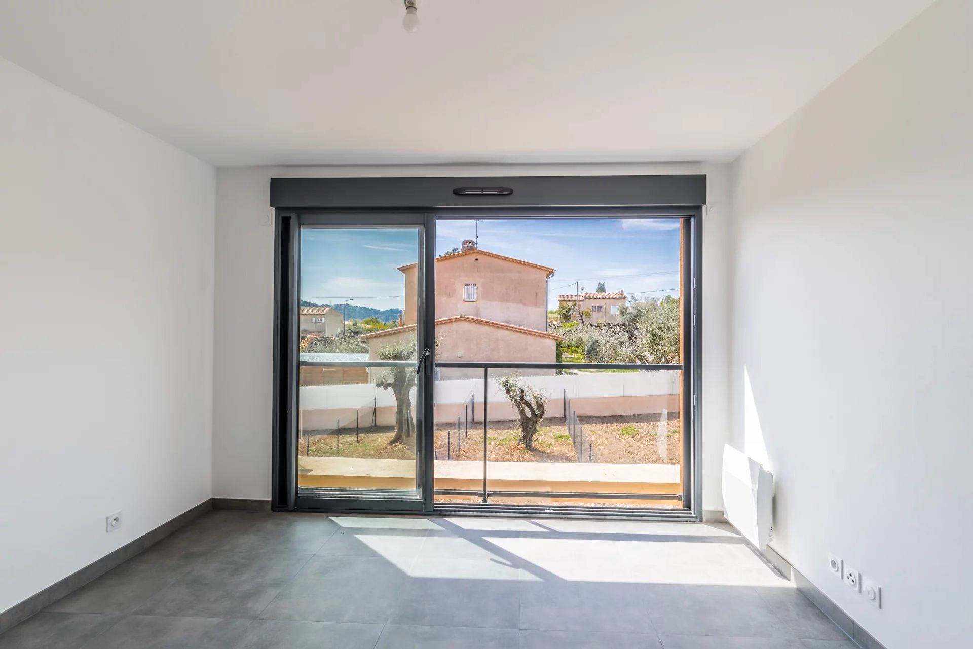 Condominium in Carros, Alpes-Maritimes 10215499