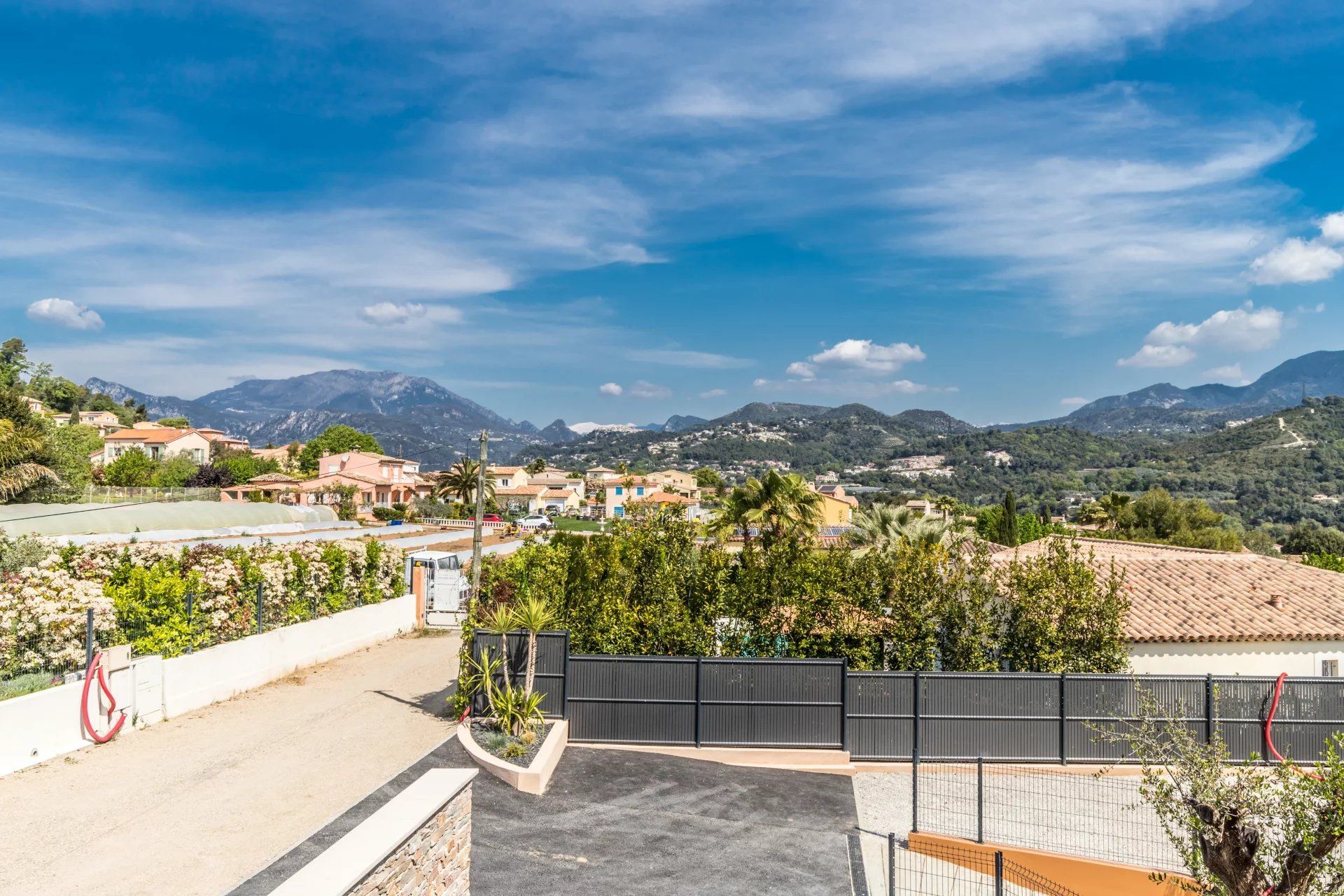 Condominium in Carros, Alpes-Maritimes 10215499