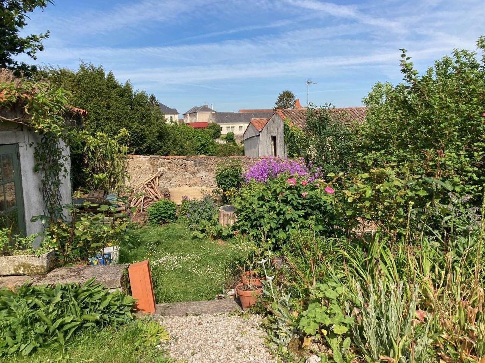 House in Parthenay, Nouvelle-Aquitaine 10216052