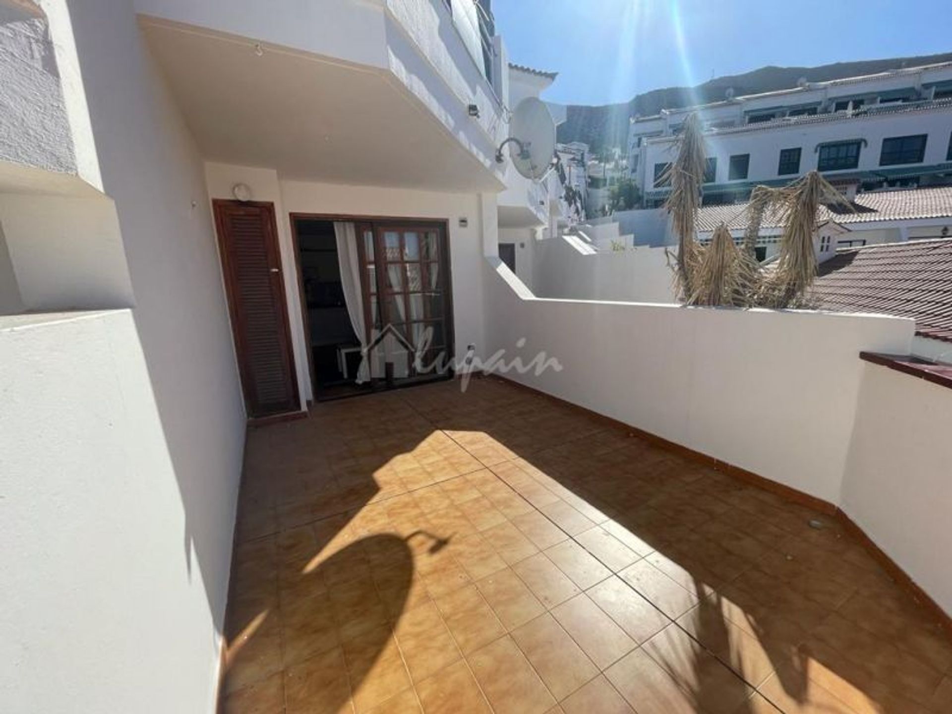 Condominium dans Los Cristianos, les îles Canaries 10218069