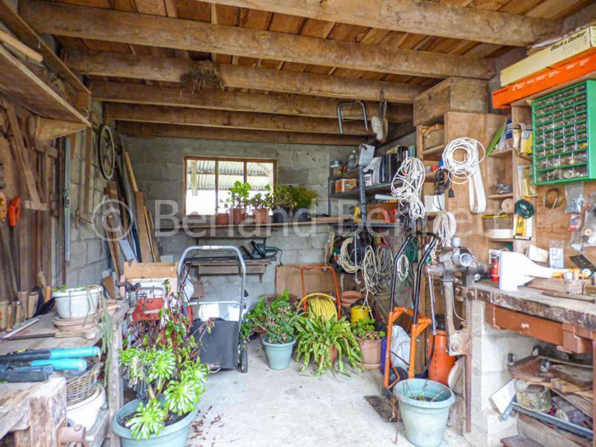 House in Sauzé-Vaussais, Nouvelle-Aquitaine 10218423