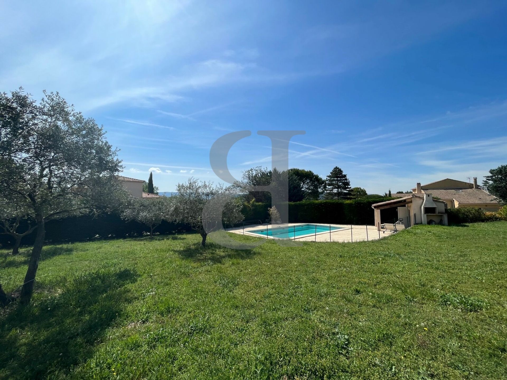 بيت في Mormoiron, Provence-Alpes-Cote d'Azur 10218463