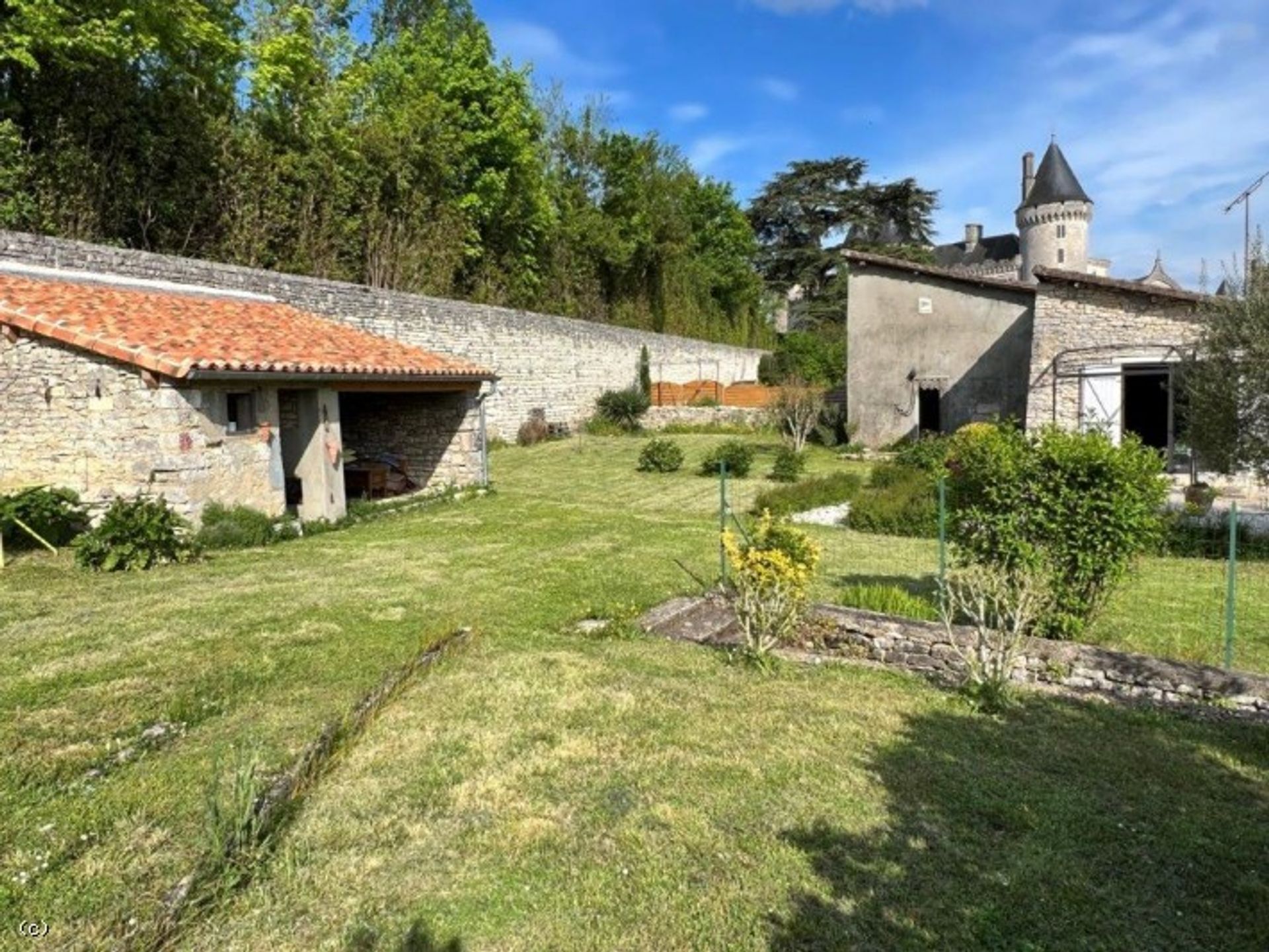 Casa nel Ruffec, Nouvelle-Aquitaine 10218554