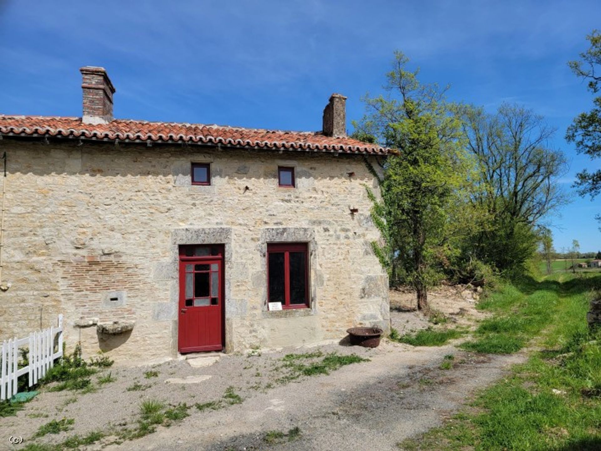 Hus i Nanteuil-en-Vallee, Nouvelle-Aquitaine 10218598