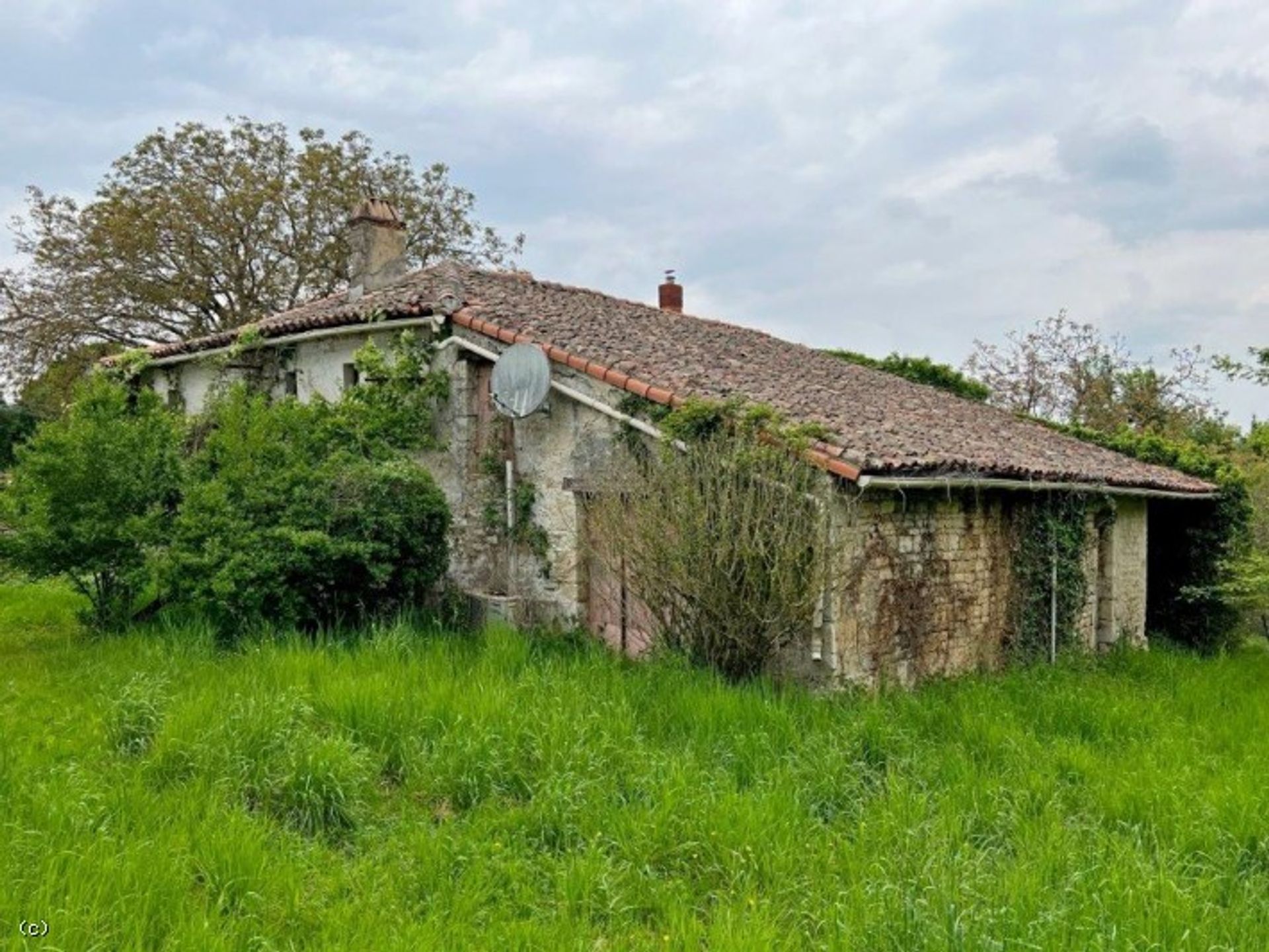 casa en Ruffec, Nouvelle-Aquitaine 10218605