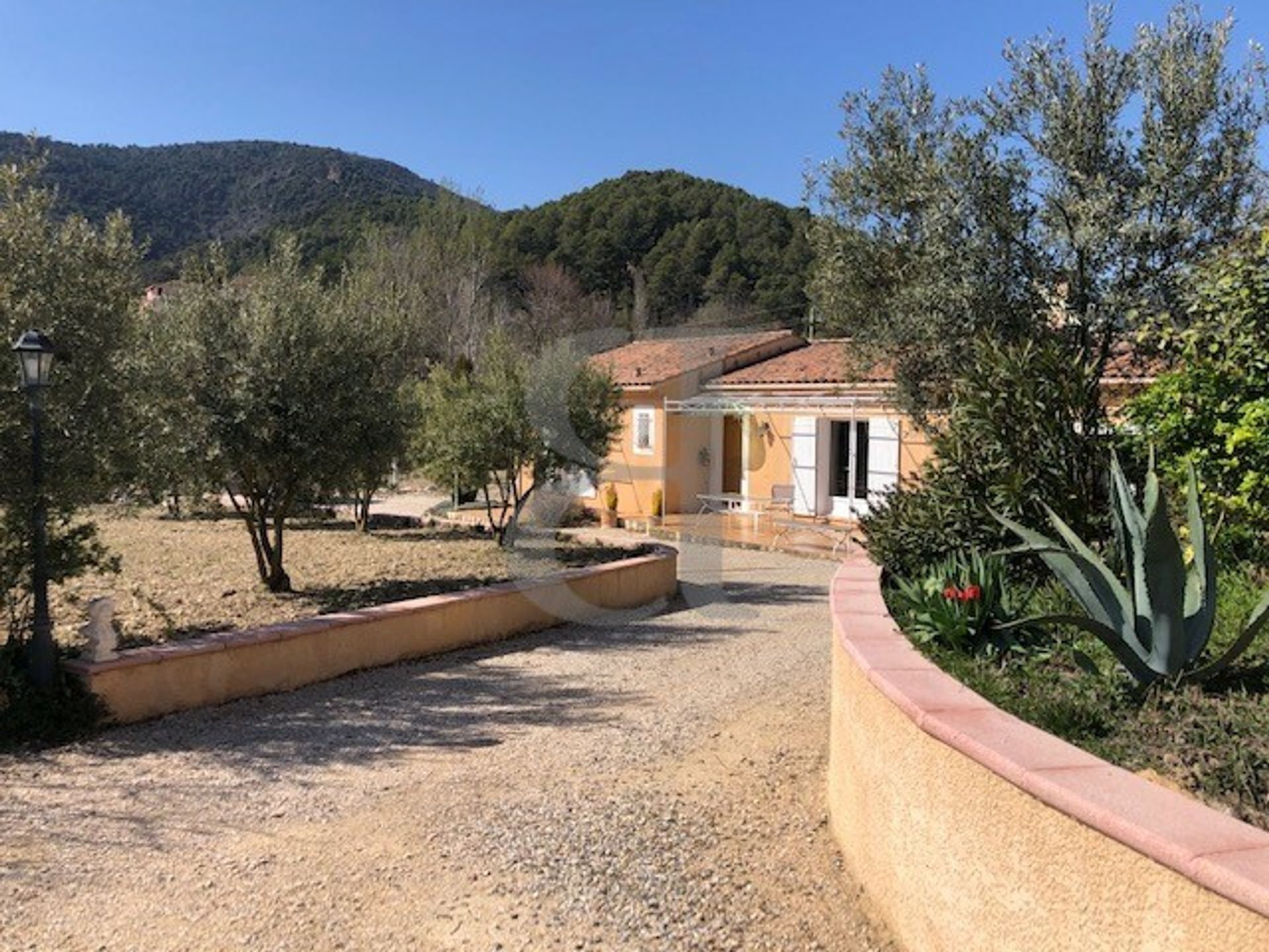 Huis in Propiac, Auvergne-Rhône-Alpes 10218774