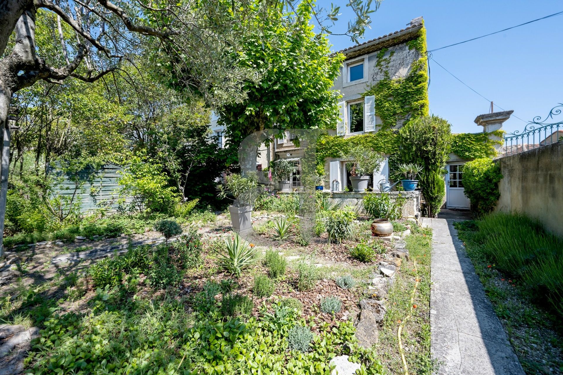 Huis in Sainte-Cecile-les-Vignes, Provence-Alpes-Côte d'Azur 10218777