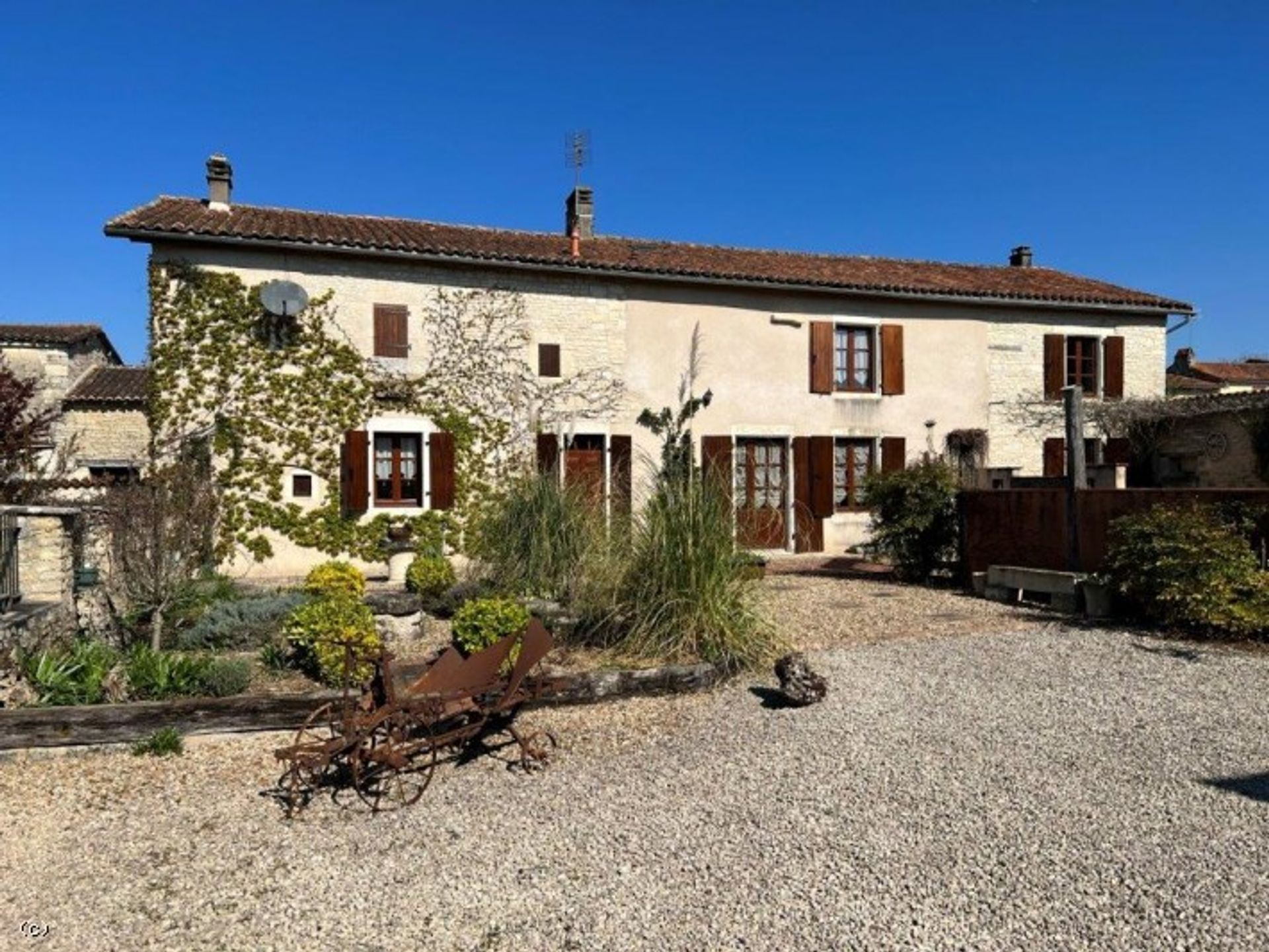 casa en Tusson, Nouvelle-Aquitaine 10218793