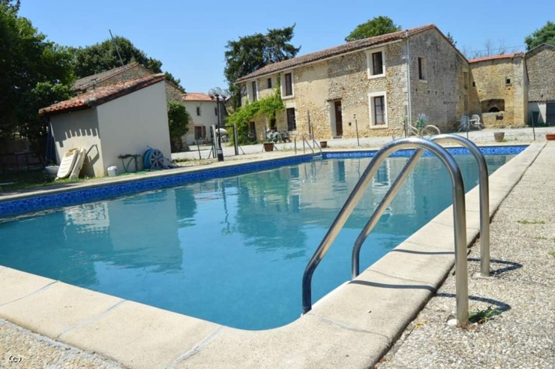 House in Ruffec, Nouvelle-Aquitaine 10218798