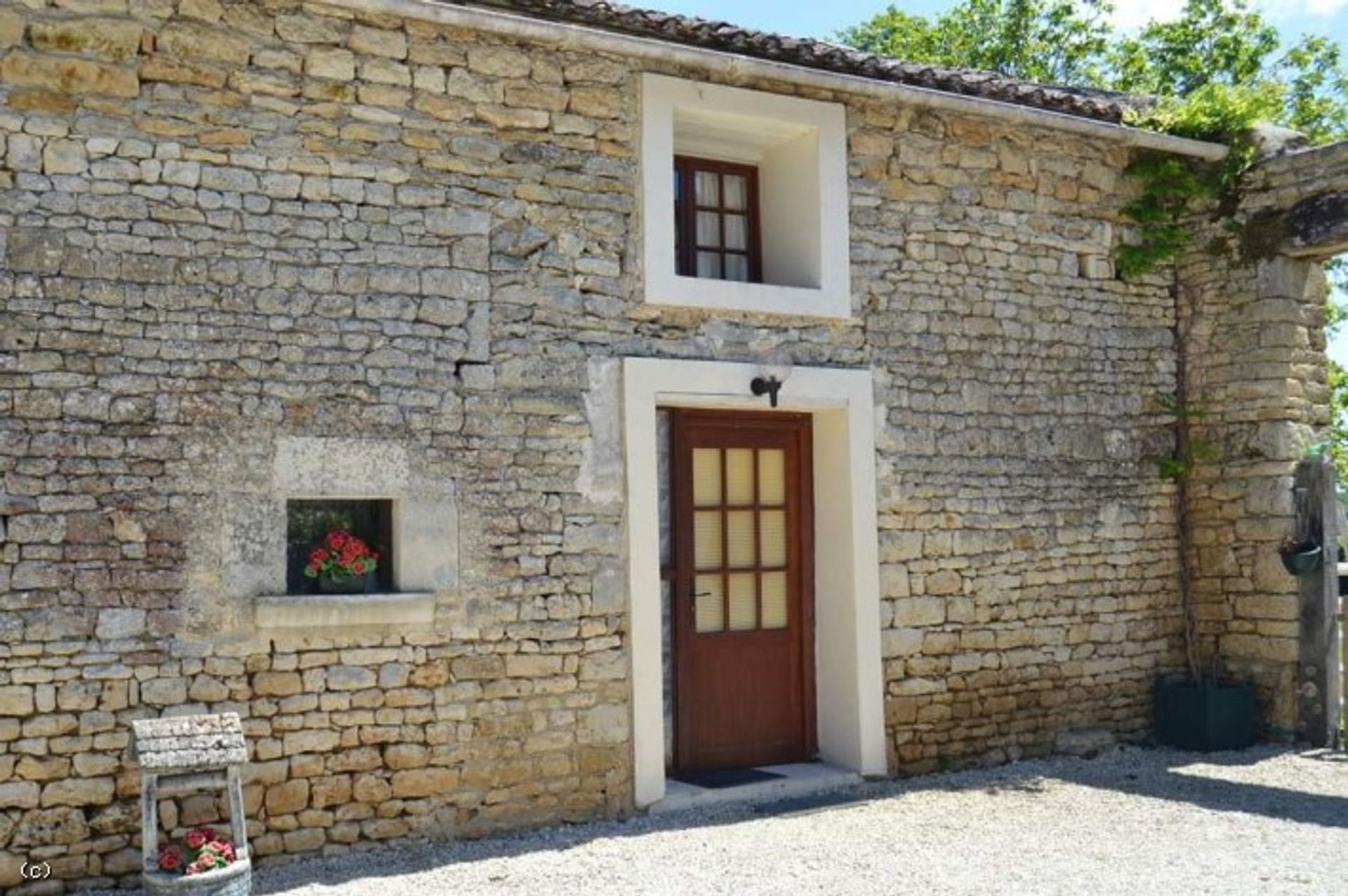 casa en Ruffec, Nouvelle-Aquitaine 10218798