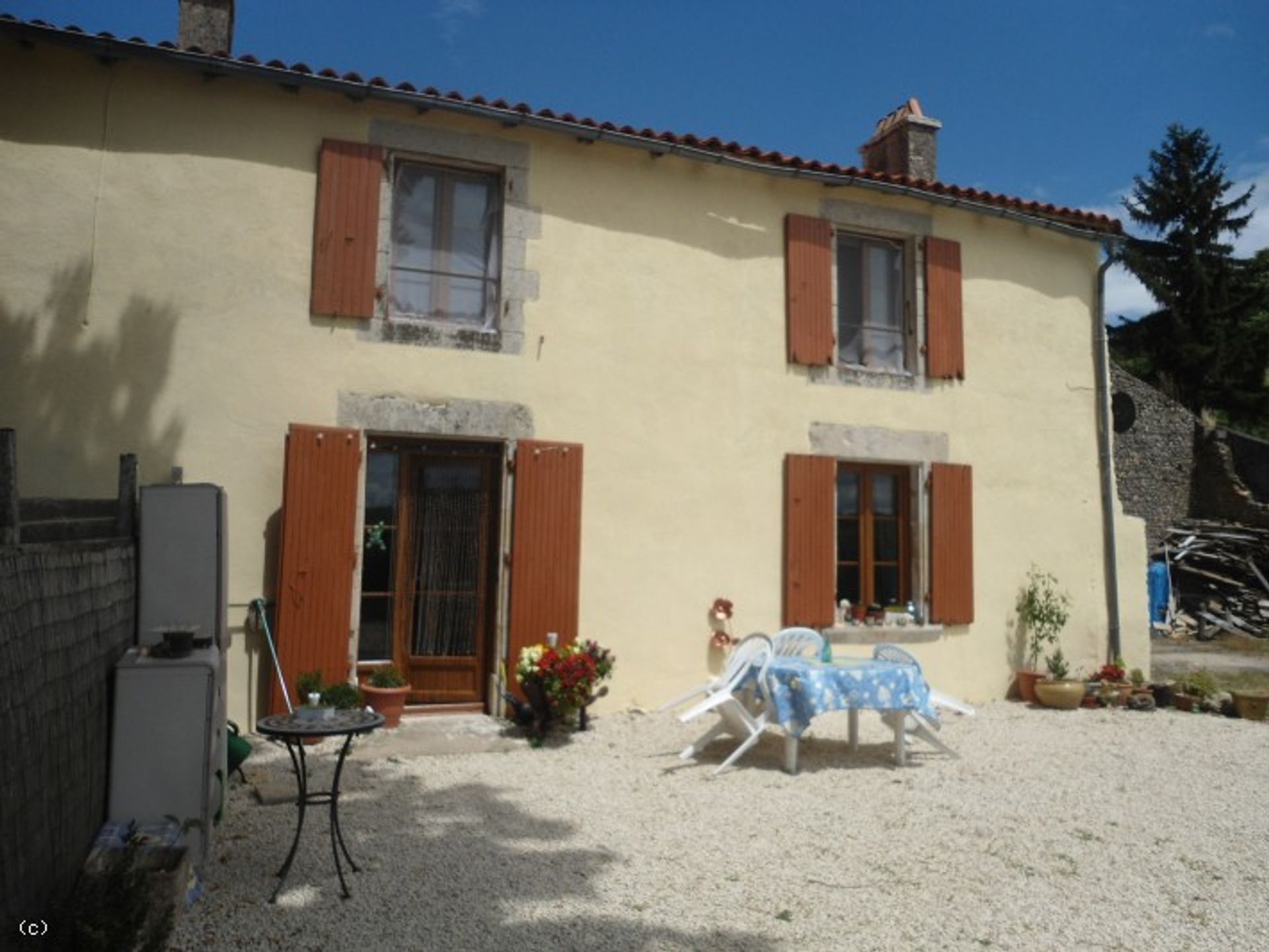 House in Ruffec, Nouvelle-Aquitaine 10218798