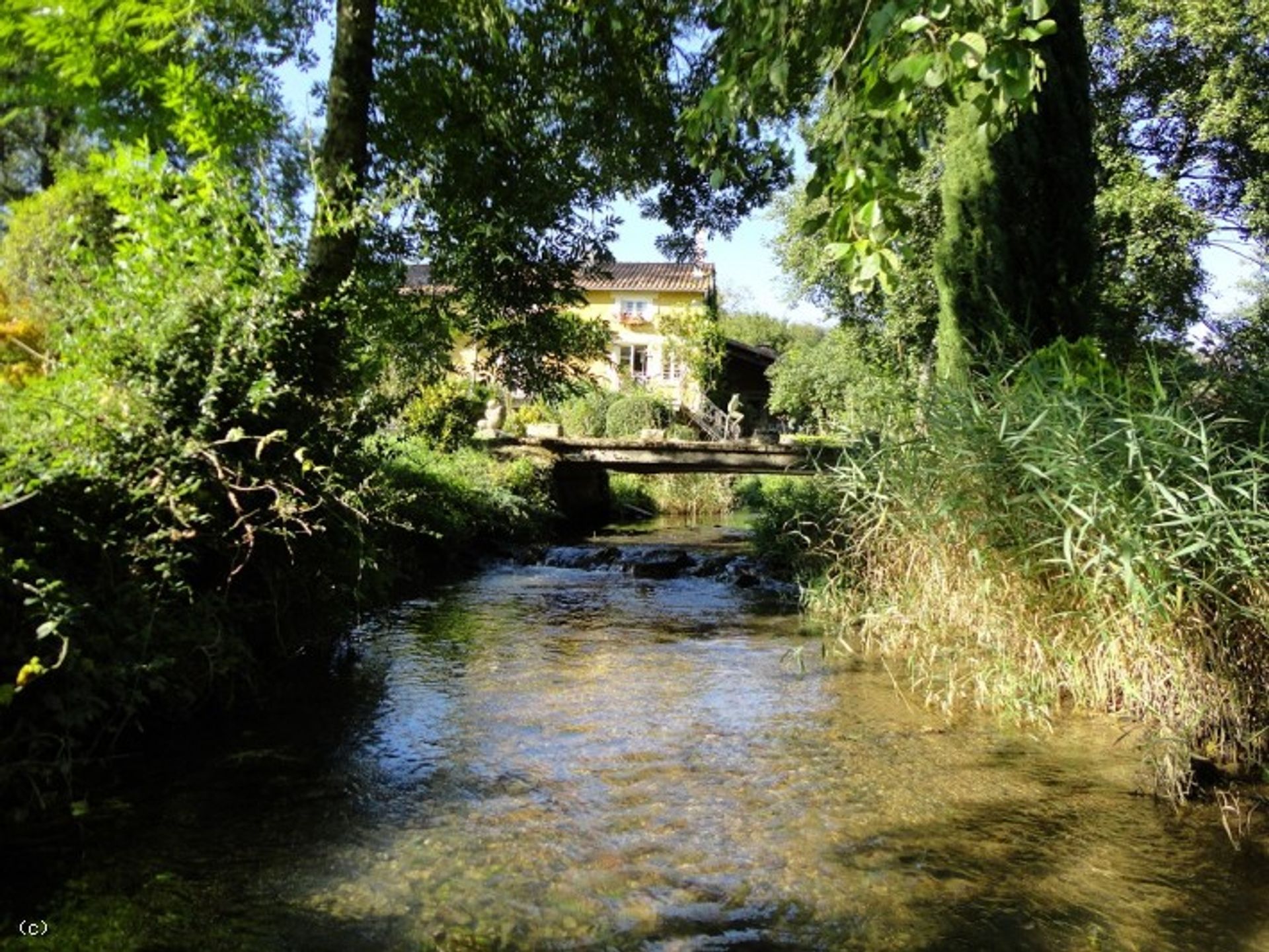 σπίτι σε Vars, Nouvelle-Aquitaine 10218799